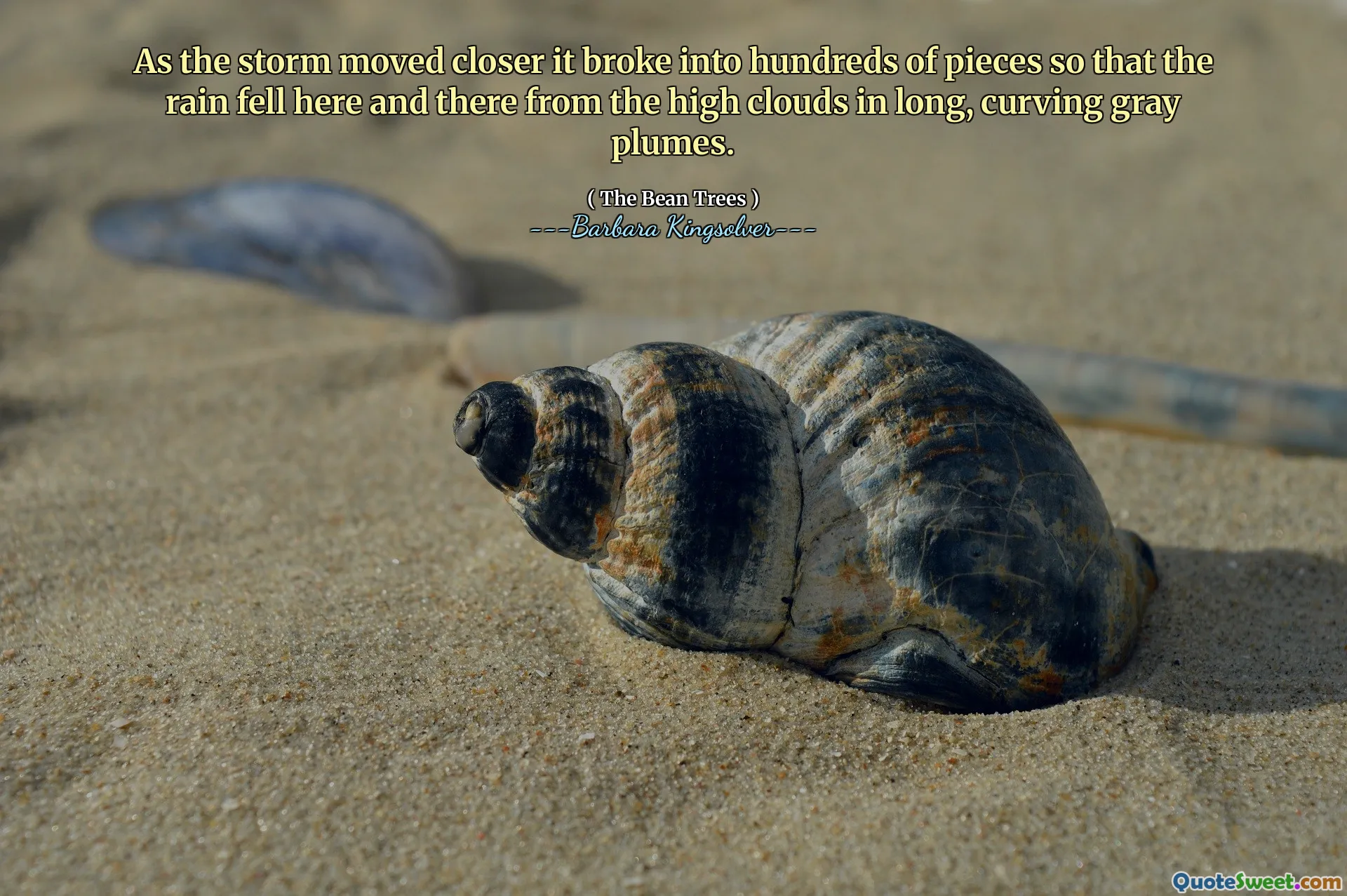 Pe măsură ce furtuna s -a apropiat, s -a despărțit în sute de piese, astfel încât ploaia a căzut aici și acolo de la norii înalte, într -o lungă și curbă, curbând.