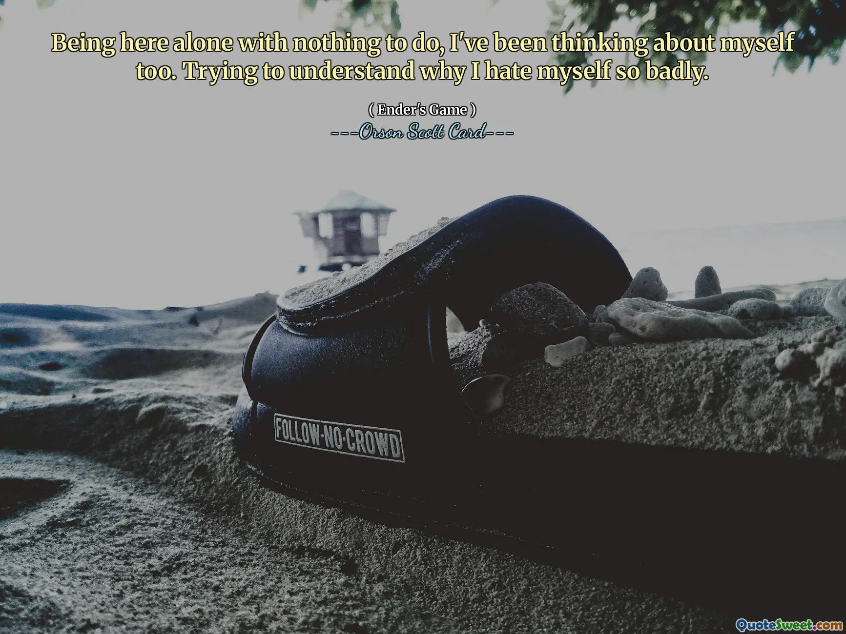 Étant ici seule sans rien faire, j'ai aussi pensé à moi. J'essaie de comprendre pourquoi je me déteste autant.