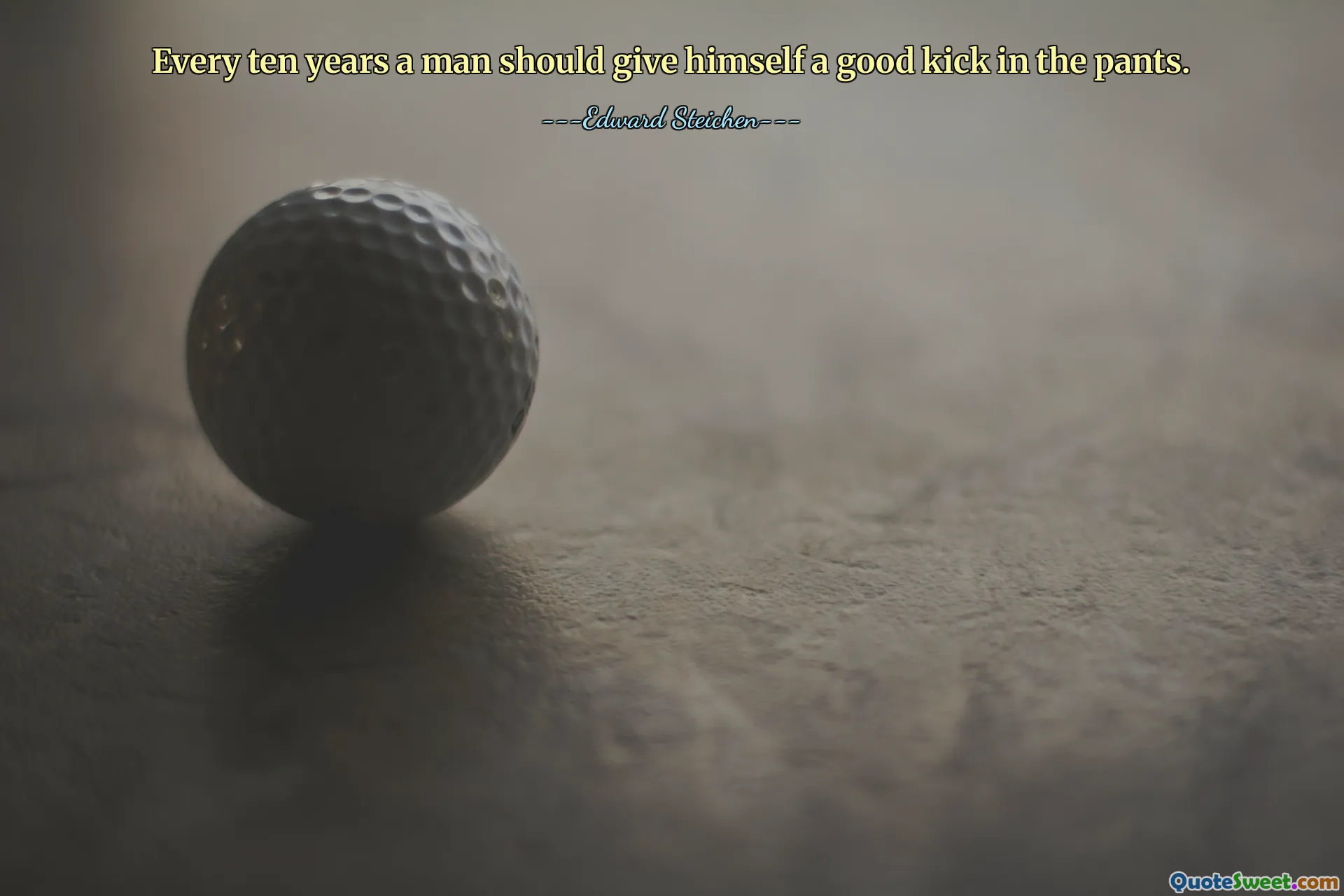 每隔十年，一个人就应该狠狠地踢自己一下。