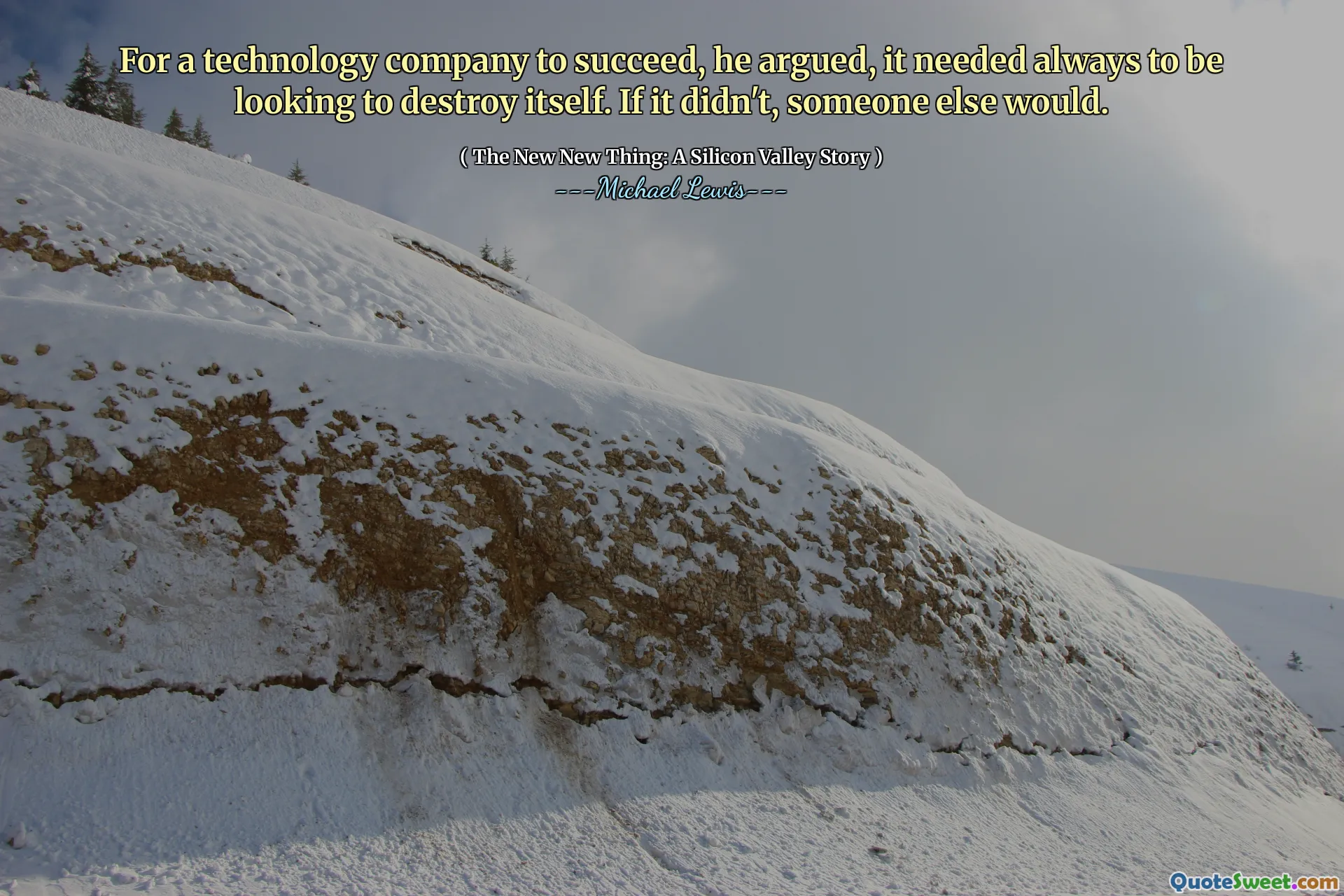 Para que una empresa de tecnología tenga éxito, argumentó, siempre necesitaba estar buscando destruirse. Si no fuera así, alguien más lo haría.