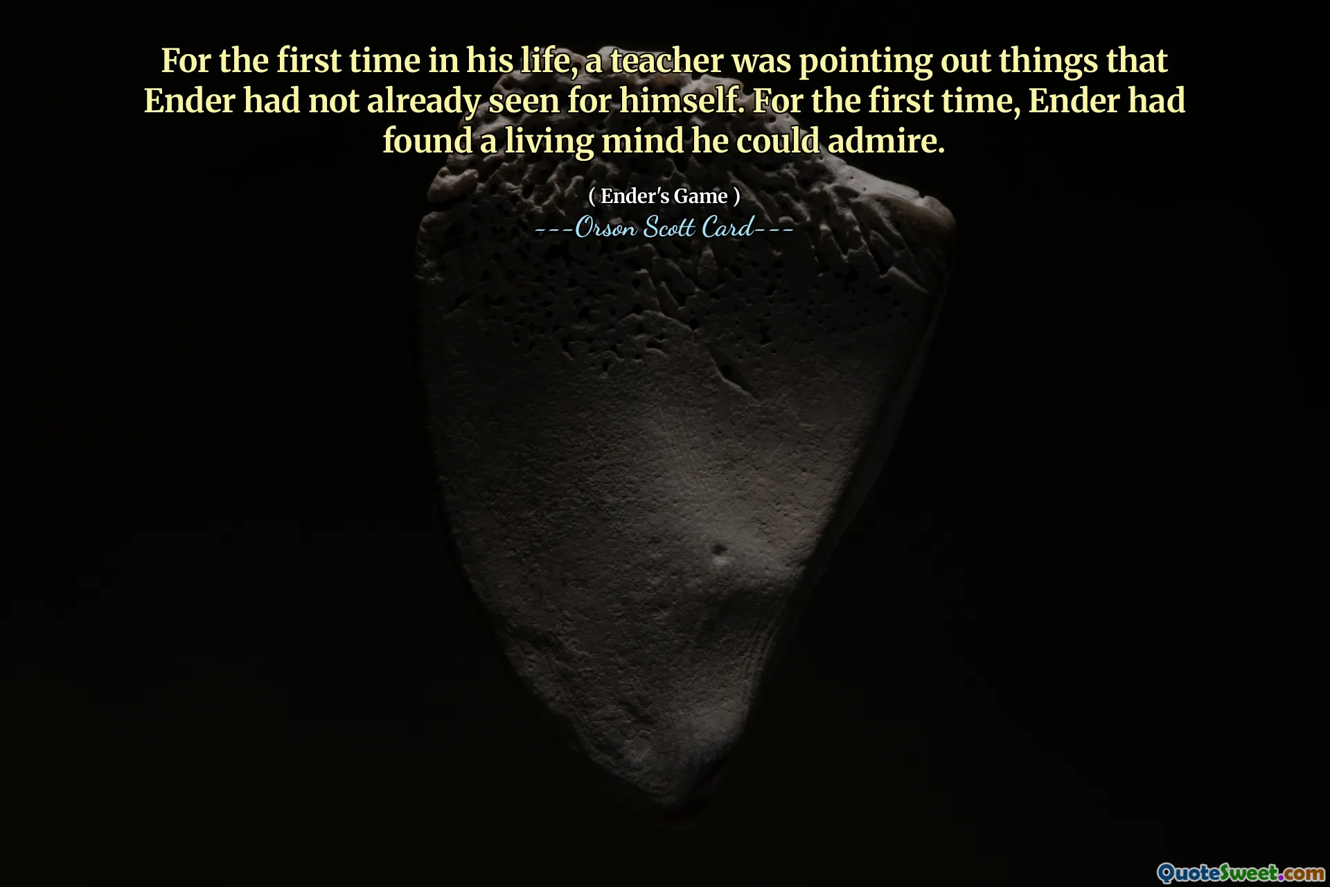 人生で初めて、教師はエンダーが自分自身でまだ見ていないことを指摘しました。エンダーは初めて、尊敬できる生きた精神を発見した。