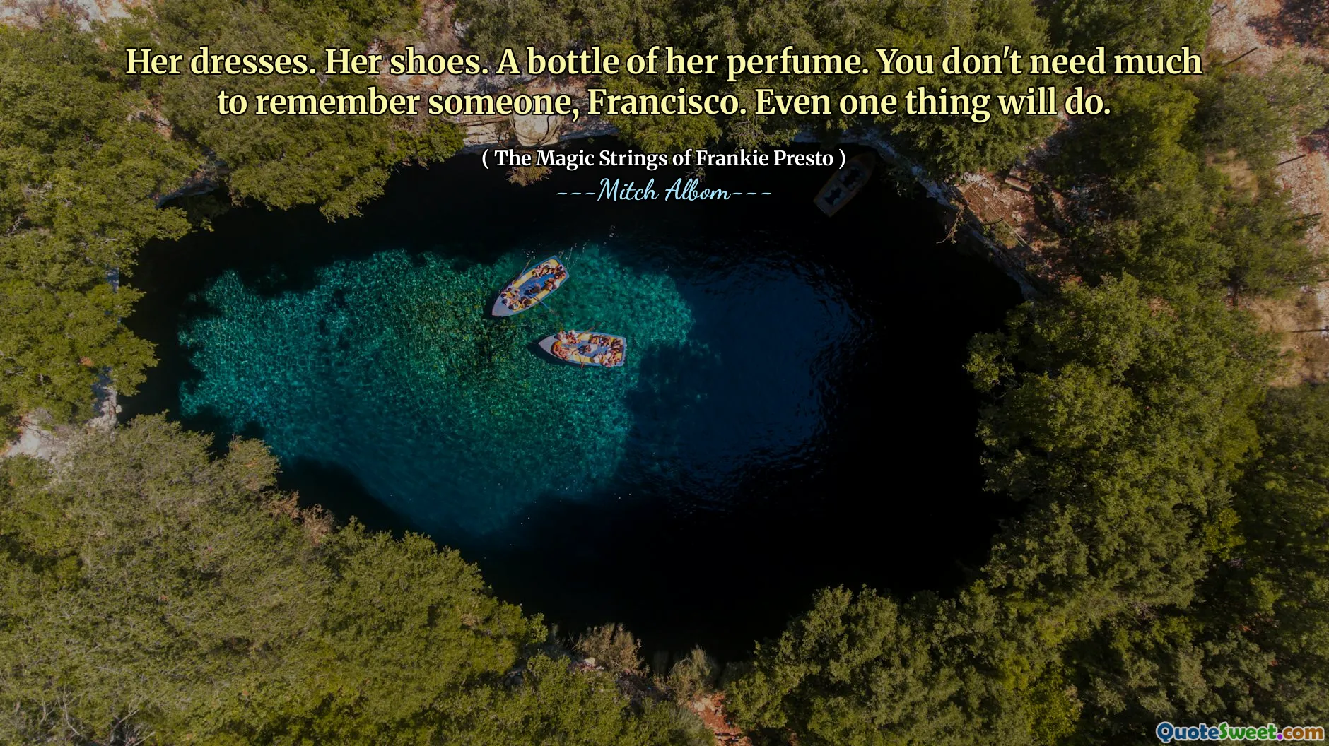 فساتينها. حذائها. زجاجة عطرها. لا تحتاج إلى الكثير لتتذكر شخص ما ، فرانسيسكو. حتى شيء واحد سيفعل.