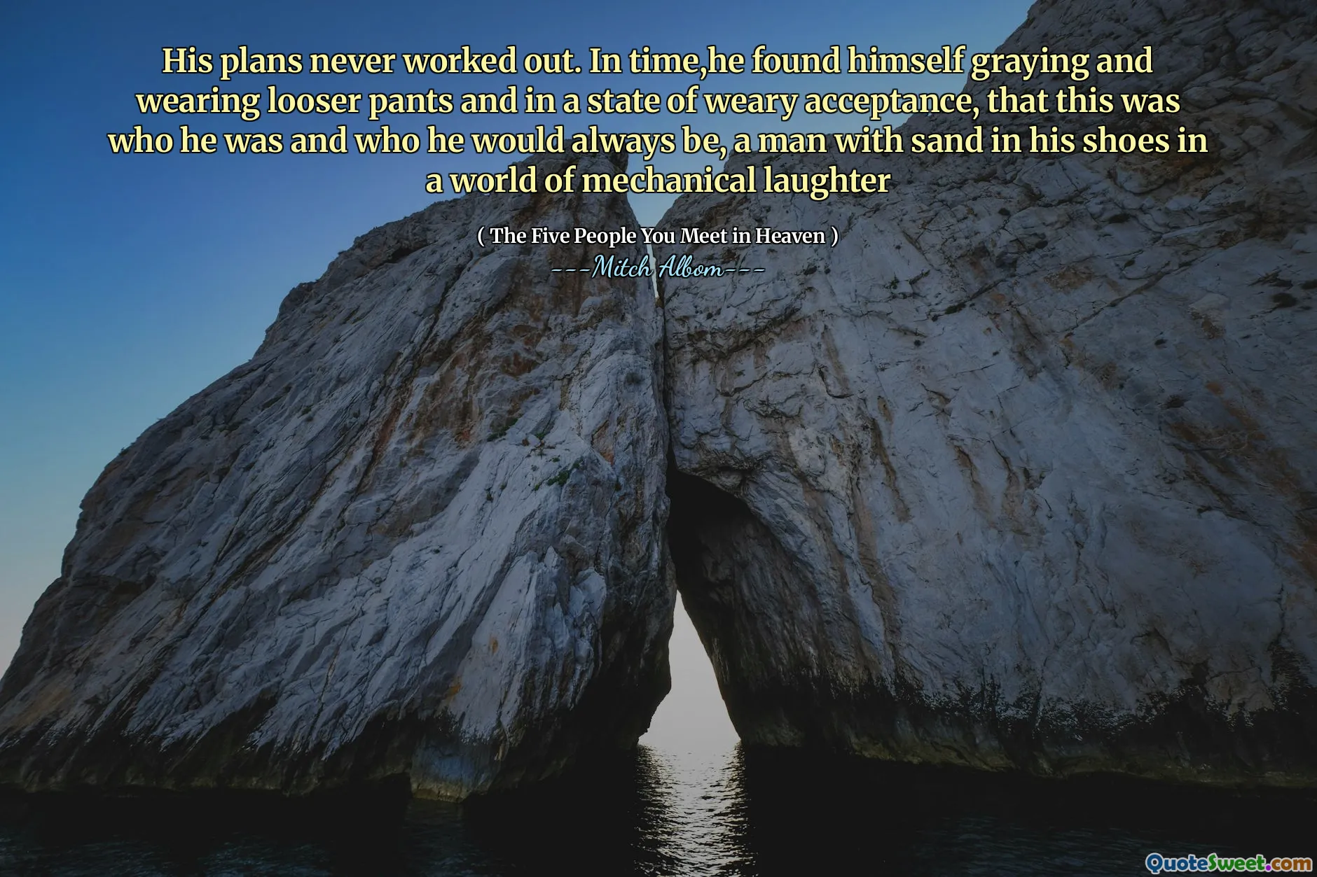 მისი გეგმები არასოდეს შეიმუშავა. დროთა განმავლობაში, მან თავი მოიხვია და ეცვა ფხვიერი შარვალი და დაღლილი მიღების მდგომარეობაში, რომ ეს იყო ის ვინ იყო და ვინ ყოველთვის იქნებოდა, კაცი ქვიშით ქვიშით თავის ფეხსაცმელში, მექანიკური სიცილის სამყაროში