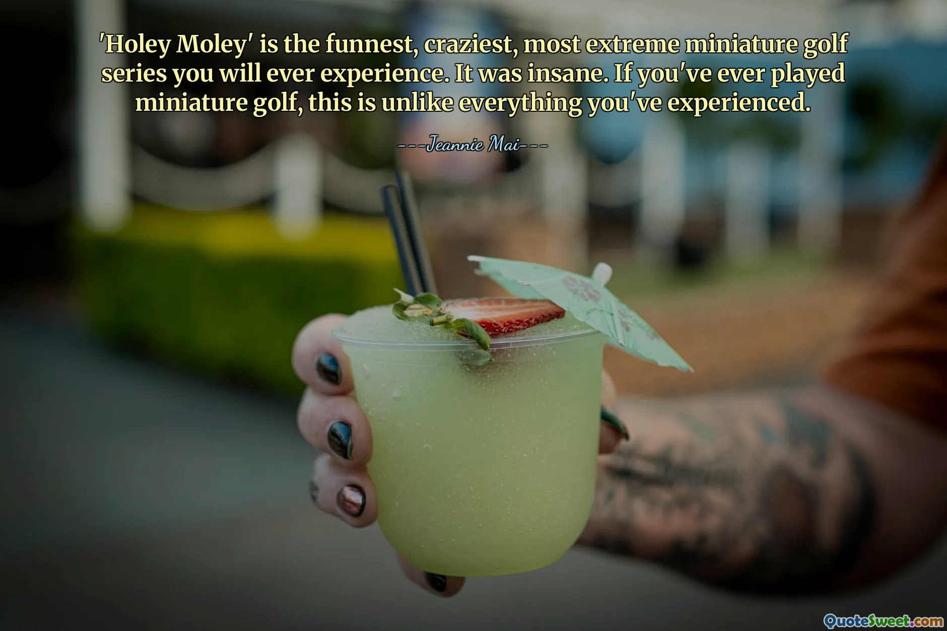 „Holey Moley” este cea mai amuzantă, nebunească și extremă serie de minigolf pe care o veți experimenta vreodată. A fost o nebunie. Dacă ați jucat vreodată minigolf, acesta este diferit de tot ceea ce ați experimentat.