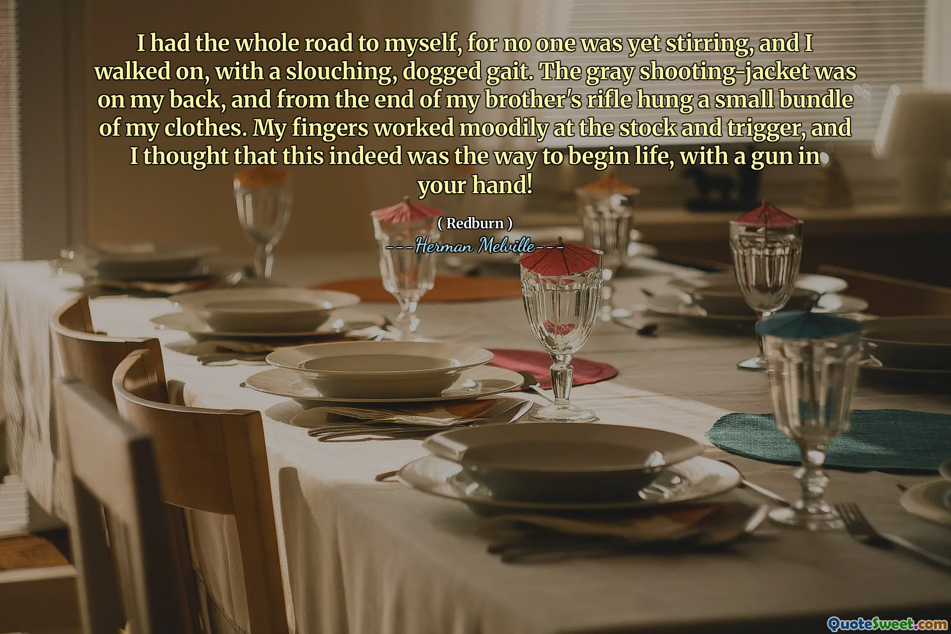 我有整个我自己的道路，因为还没有人在激动，然后我走着脚步，顽强的步态。灰色的射击夹克在我的背上，从我哥哥的步枪的尽头挂了一小束我的衣服。我的手指在库存和扳机上情绪低落，我认为这确实是开始生活的方式，手里拿着枪！