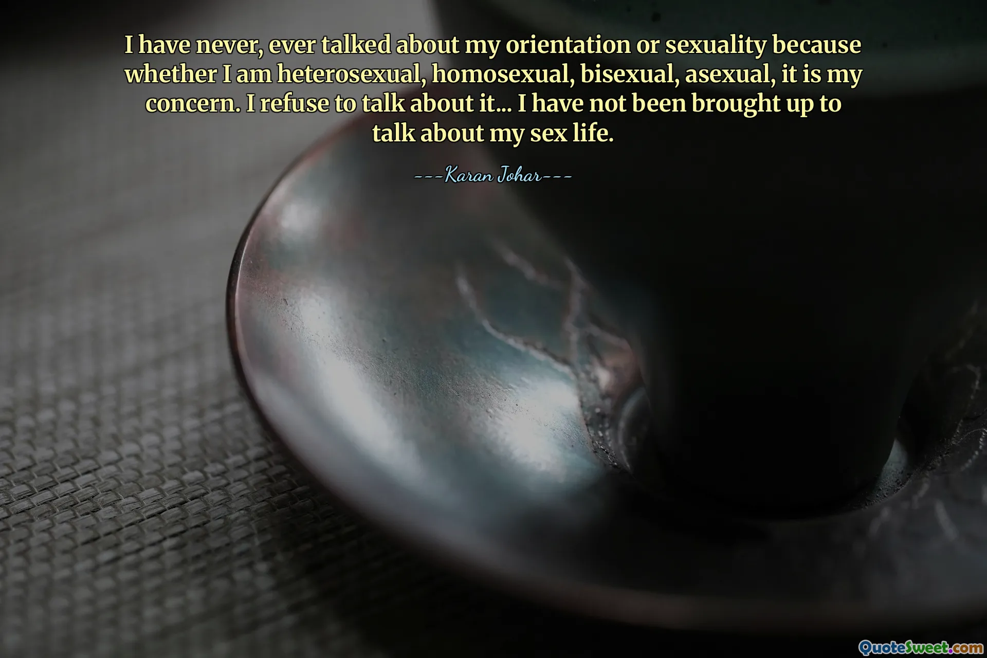 Nu am vorbit niciodată despre orientarea sau sexualitatea mea, pentru că fie că sunt heterosexual, homosexual, bisexual, asexual, este preocuparea mea. Refuz să vorbesc despre asta... Nu am fost crescut să vorbesc despre viața mea sexuală.