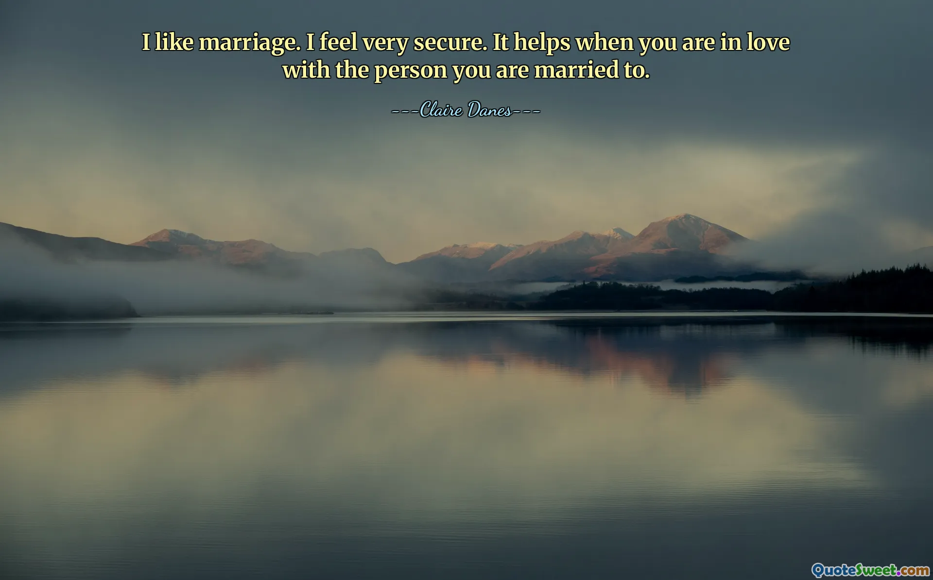 Jeg liker ekteskap. Jeg føler meg veldig trygg. Det hjelper når du er forelsket i personen du er gift med.