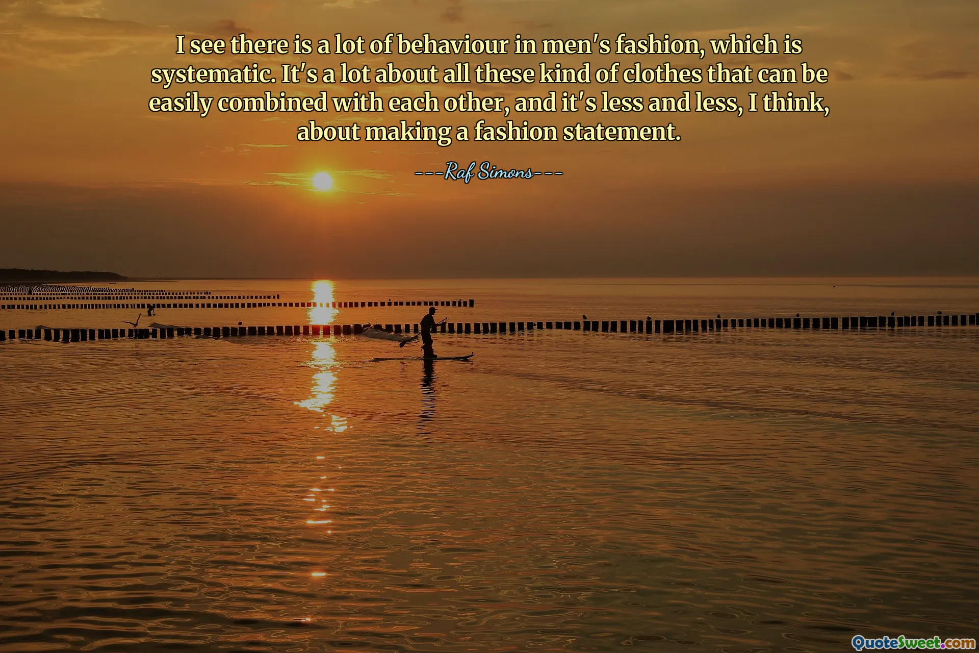 أرى أن هناك الكثير من السلوك في الأزياء الرجالية، وهو أمر منهجي. يتعلق الأمر كثيرًا بكل هذه الأنواع من الملابس التي يمكن دمجها بسهولة مع بعضها البعض، وأعتقد أن الأمر يتعلق بشكل أقل فأقل بإضفاء طابع الموضة.