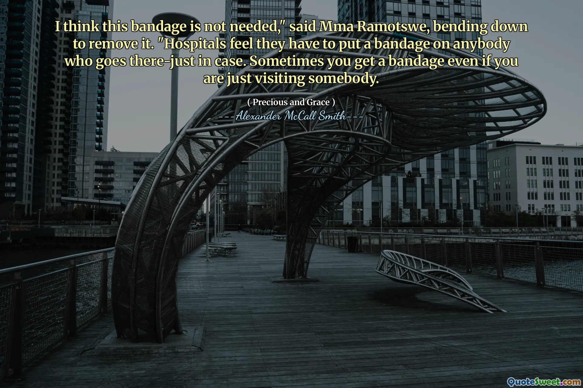 Myślę, że ten bandaż nie jest potrzebny ”-powiedział MMA Ramotswe, pochylając się, aby go usunąć.„ Szpitale uważają, że muszą umieścić bandaż na każdym, kto tam pójdzie-na wypadek. Czasami dostajesz bandaż, nawet jeśli po prostu kogoś odwiedzasz.