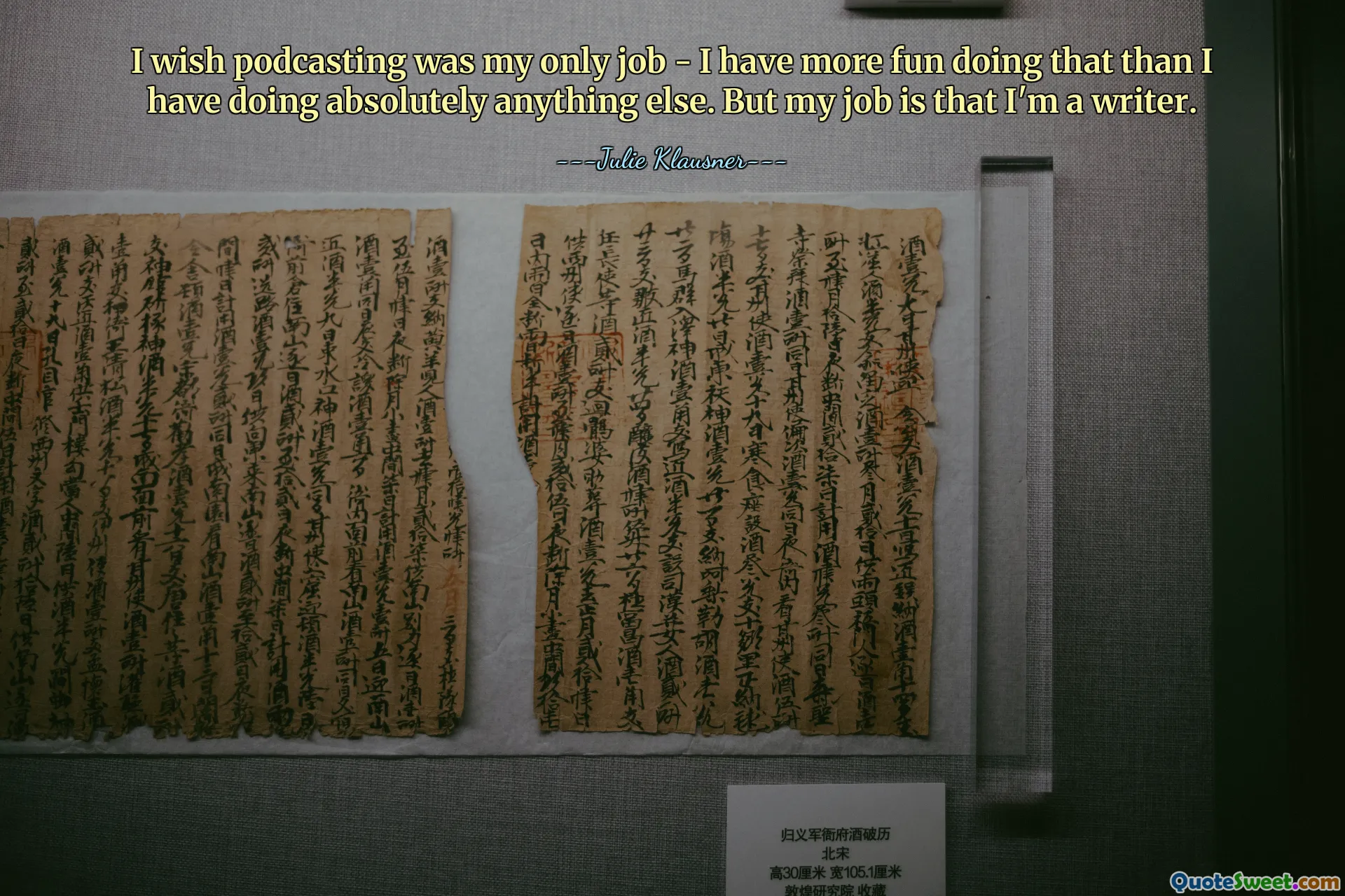 Ich wünschte, Podcasting wäre mein einziger Job – das macht mir mehr Spaß als alles andere. Aber mein Job ist, dass ich Schriftsteller bin.