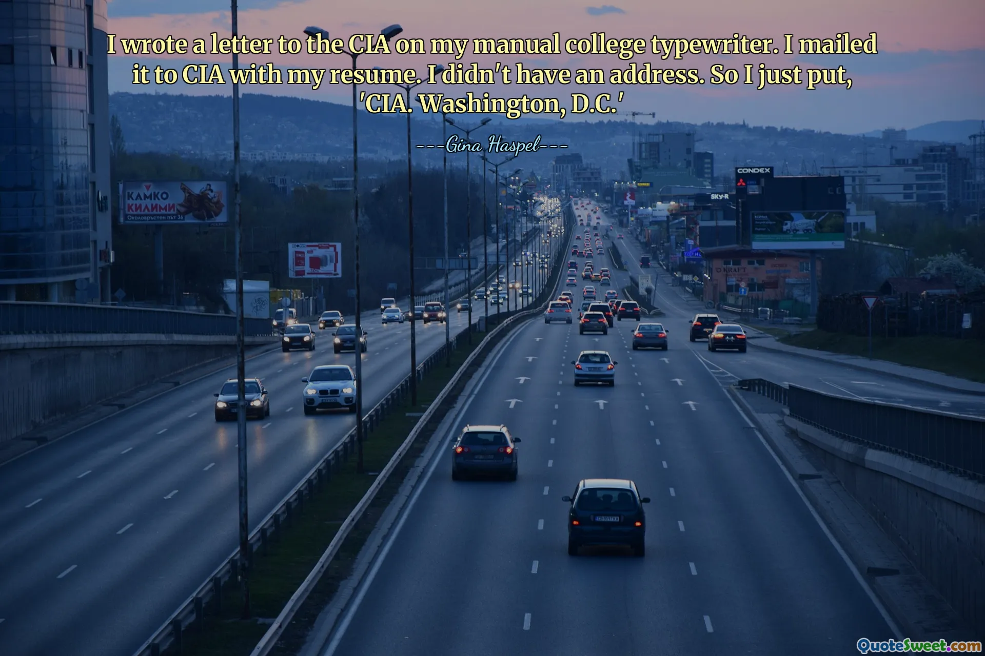 Escribí una carta a la CIA en mi máquina de escribir manual de la universidad. Lo envié por correo a la CIA con mi currículum. No tenía una dirección. Así que simplemente puse "CIA". Washington, D.C.'