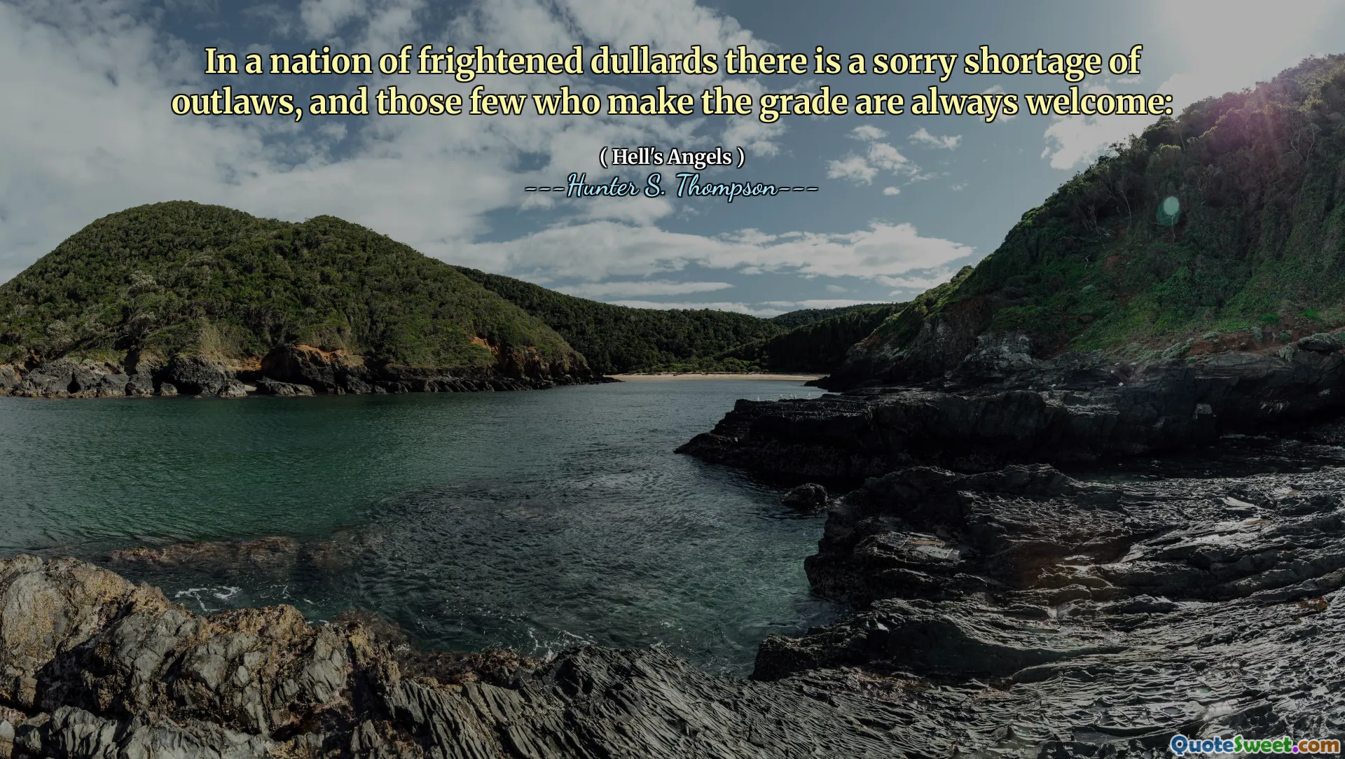 在一个受惊的呆板的国家中，遗憾的是，违法者的缺乏，少数成绩的人总是受到欢迎：