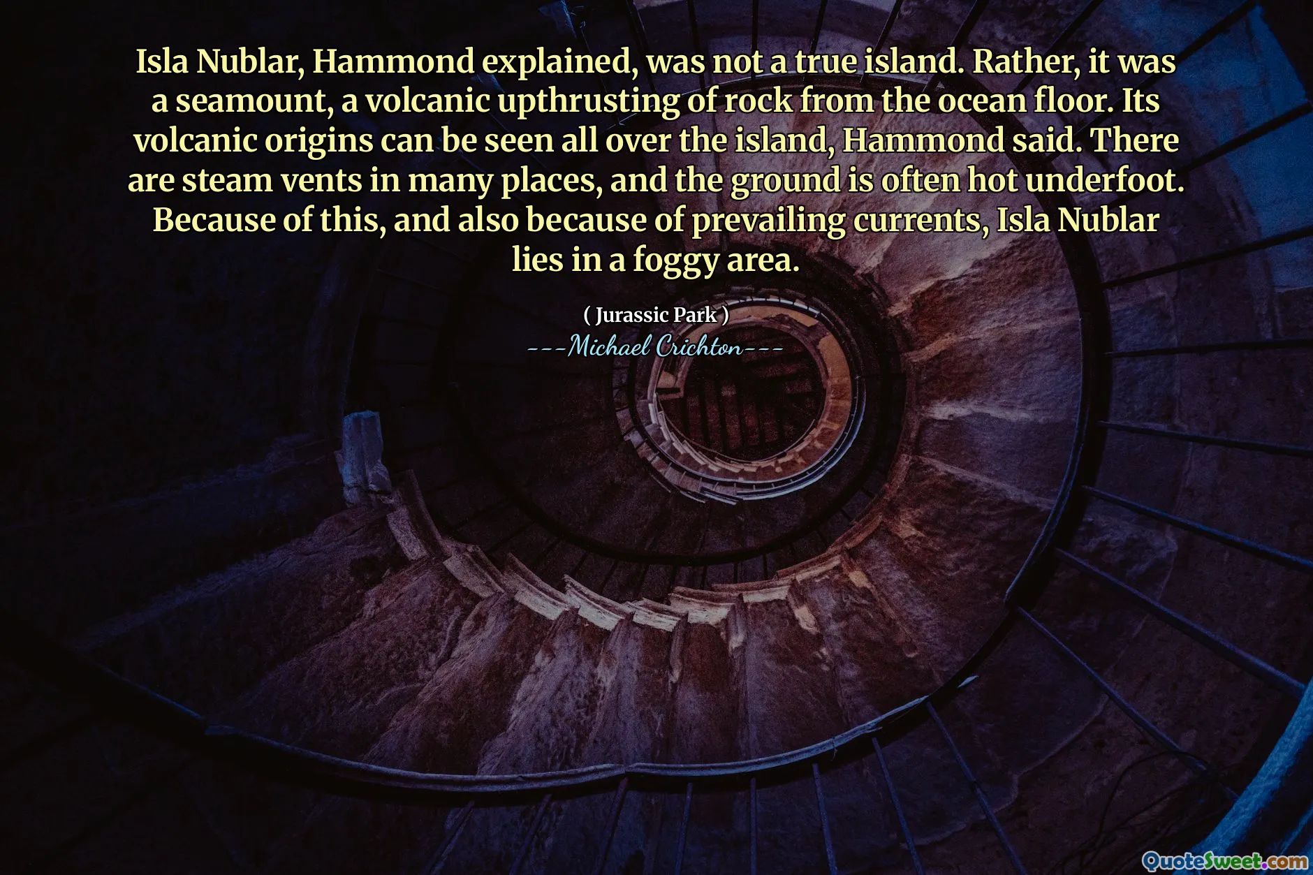 Isla Nublar, Hammond menjelaskan, bukan pulau yang benar. Sebaliknya, itu adalah Seamount, sebuah gunung berapi yang mengangkat batu dari dasar laut. Asal usul vulkaniknya dapat dilihat di seluruh pulau, kata Hammond. Ada ventilasi uap di banyak tempat, dan tanah sering kali terasa panas. Karena ini, dan juga karena arus yang berlaku, Isla Nublar terletak di daerah berkabut.