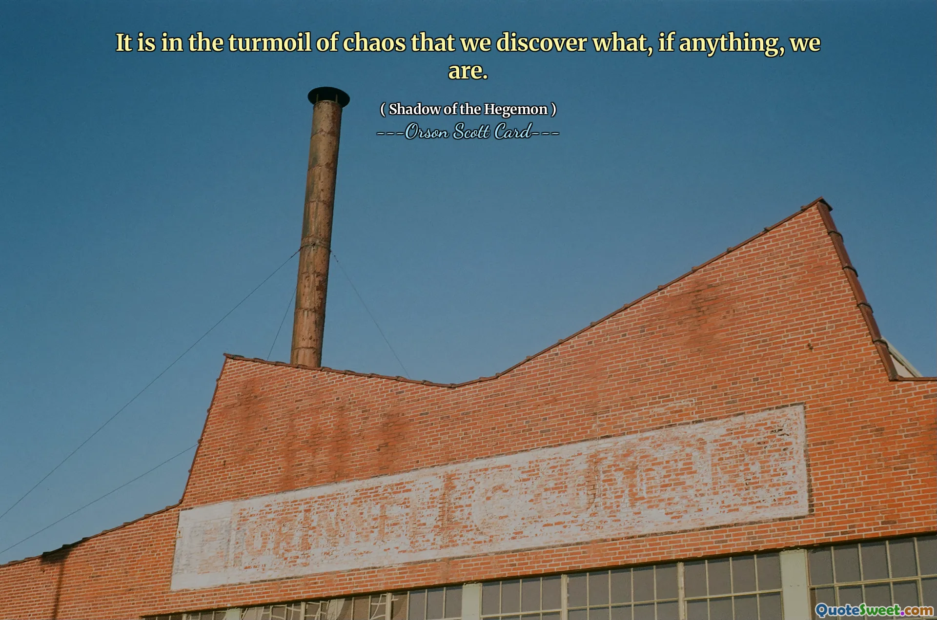 في خضم الفوضى نكتشف ما نحن عليه، إن كان هناك أي شيء.