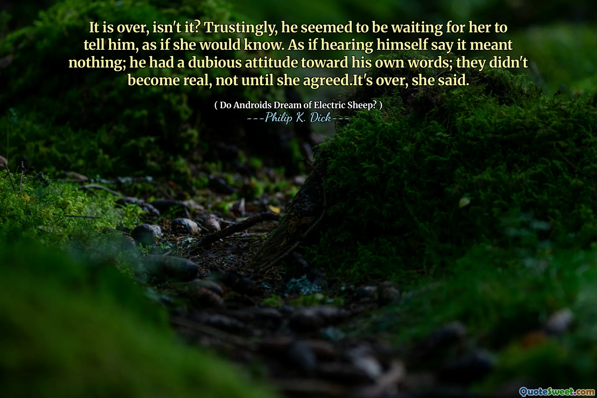 انتهى الأمر ، أليس كذلك؟ بثقة ، بدا أنه ينتظرها لتخبره ، كما لو كانت تعرف. كما لو أن سماع نفسه يقول إنه لا يعني شيئًا ؛ كان لديه موقف مشكوك فيه تجاه كلماته الخاصة ؛ وقالت إنها لم تصبح حقيقية ، ليس حتى وافقت. لقد انتهى الأمر.