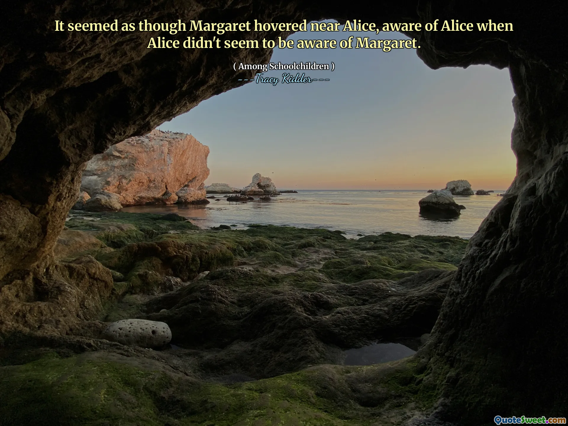 ऐसा लग रहा था कि मार्गरेट ऐलिस के पास मंडराती है, ऐलिस के बारे में पता है जब ऐलिस को मार्गरेट के बारे में पता नहीं था।