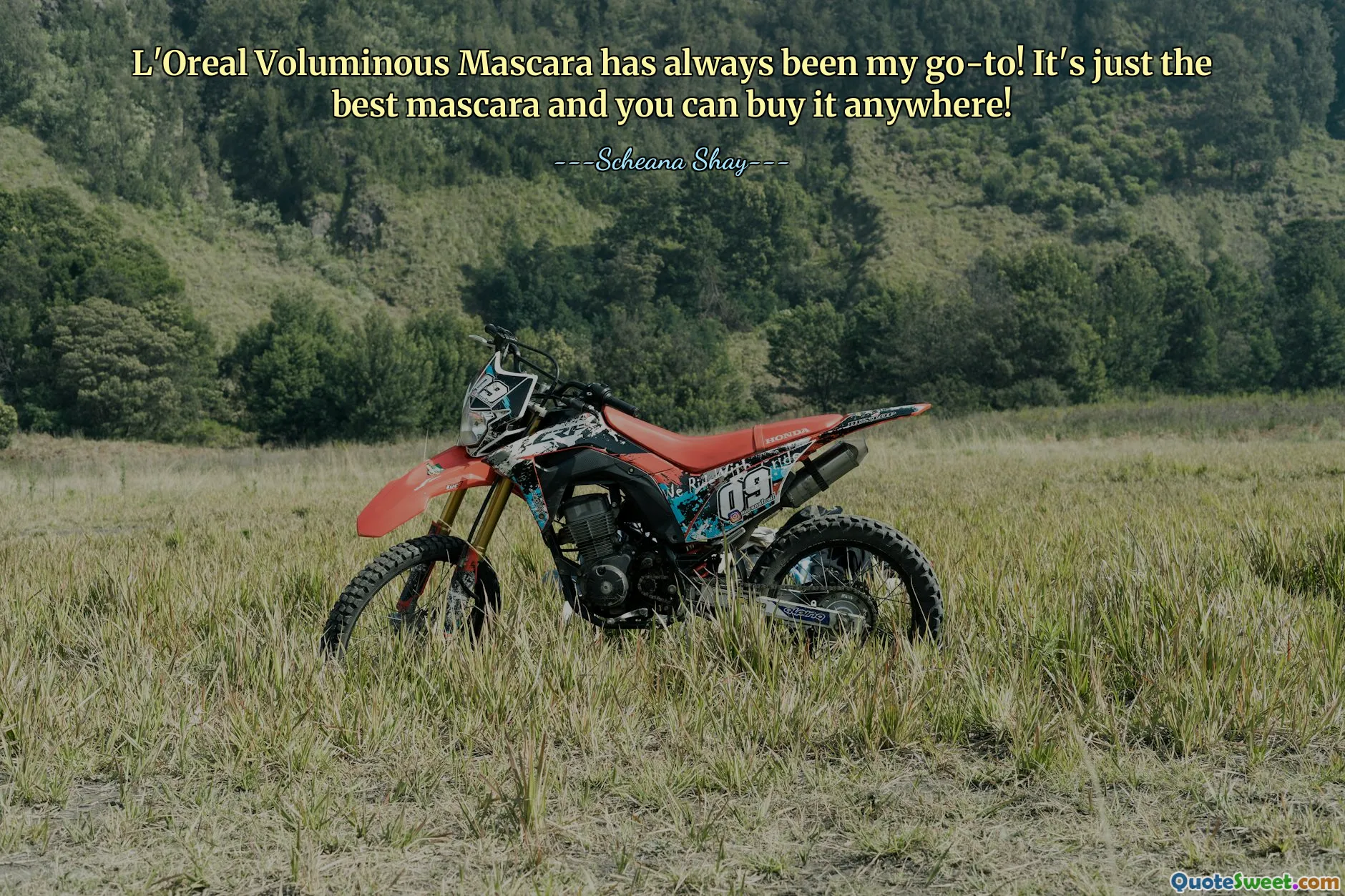 L'Oreal Voluminous Mascara a fost întotdeauna preferatul meu! Este doar cel mai bun rimel și îl poți cumpăra de oriunde!