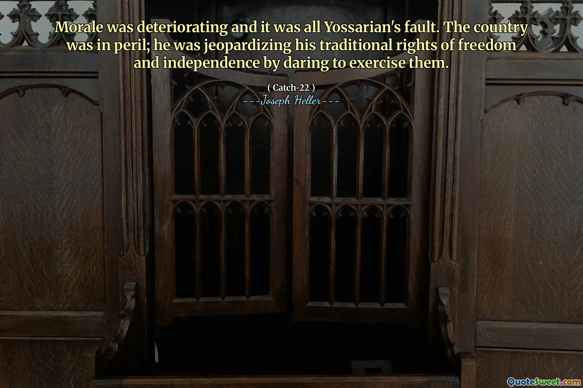 Moralen ble dårligere, og det hele var Yossarian sin feil. Landet var i fare; Han satte sine tradisjonelle rettigheter til frihet og uavhengighet i fare ved å våge å utøve dem.