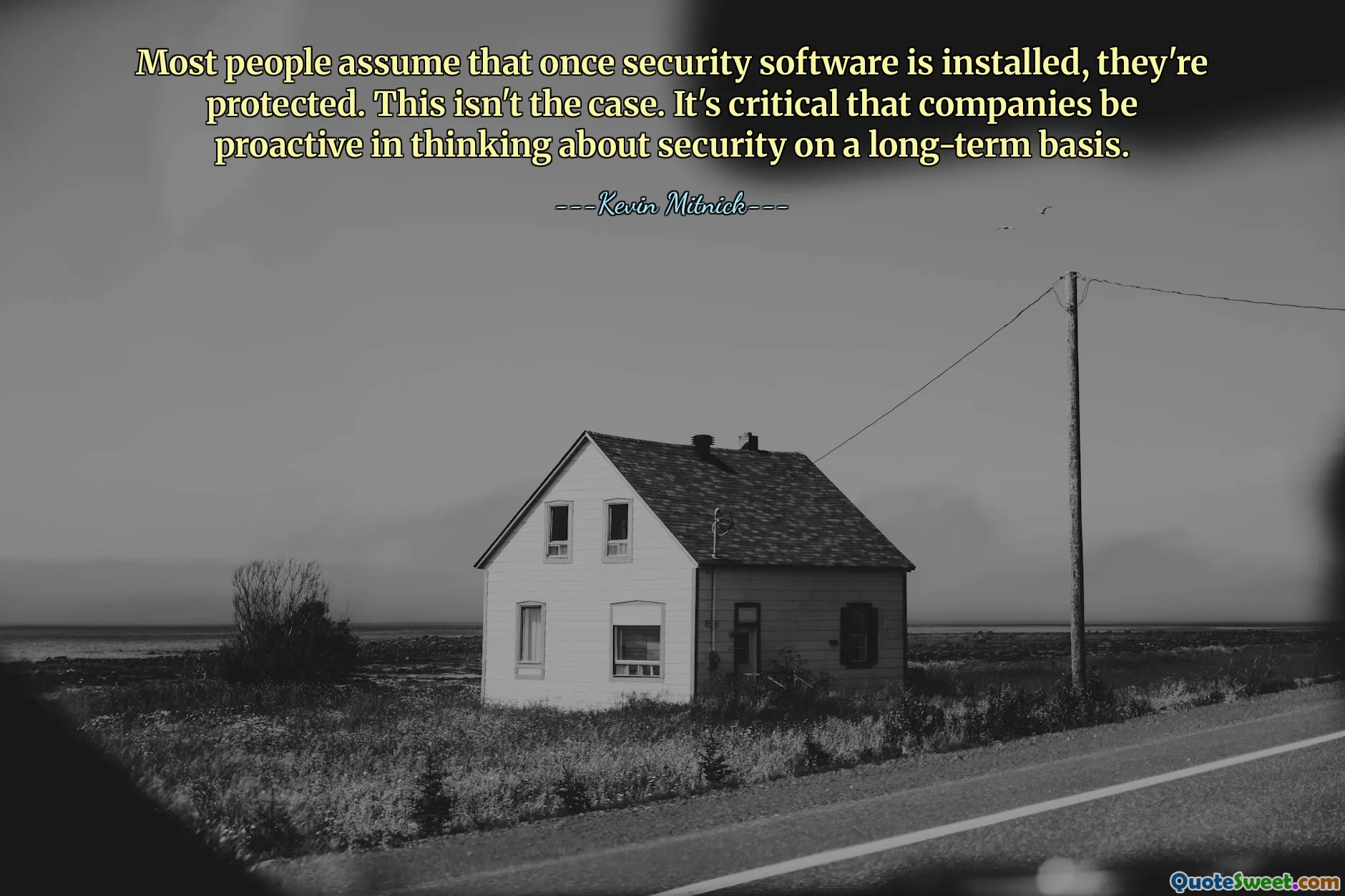 Çoğu kişi, güvenlik yazılımı yüklendikten sonra korunduklarını varsayar. Durum böyle değil. Şirketlerin güvenliği uzun vadeli düşünme konusunda proaktif olmaları kritik önem taşıyor.