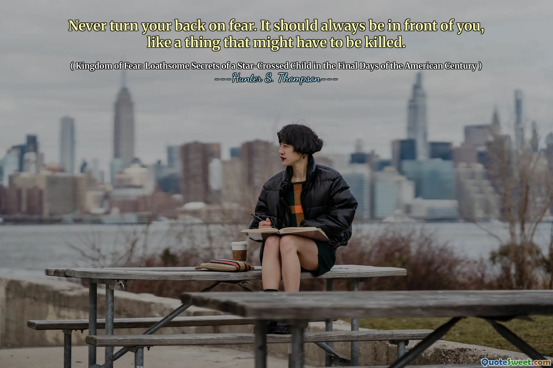 永远不要回开恐惧。它应该始终在您面前，就像可能必须被杀死的东西一样。