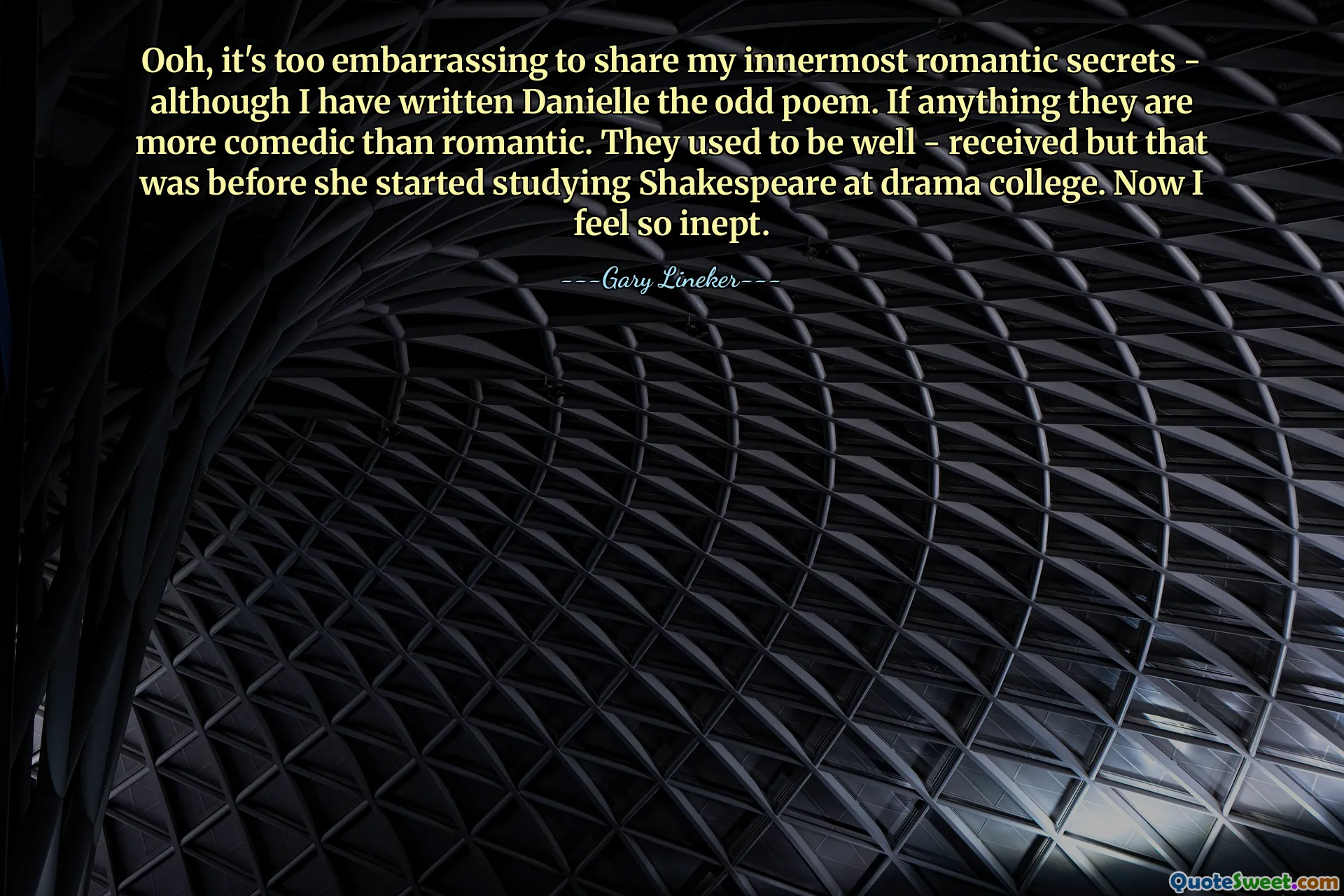 Ooh, c'est trop embarrassant de partager mes secrets romantiques les plus intimes - même si j'ai écrit quelques poèmes à Danielle. Au contraire, ils sont plus comiques que romantiques. Avant, ils étaient bien accueillis, mais c'était avant qu'elle ne commence à étudier Shakespeare à l'école d'art dramatique. Maintenant, je me sens tellement incompétent.