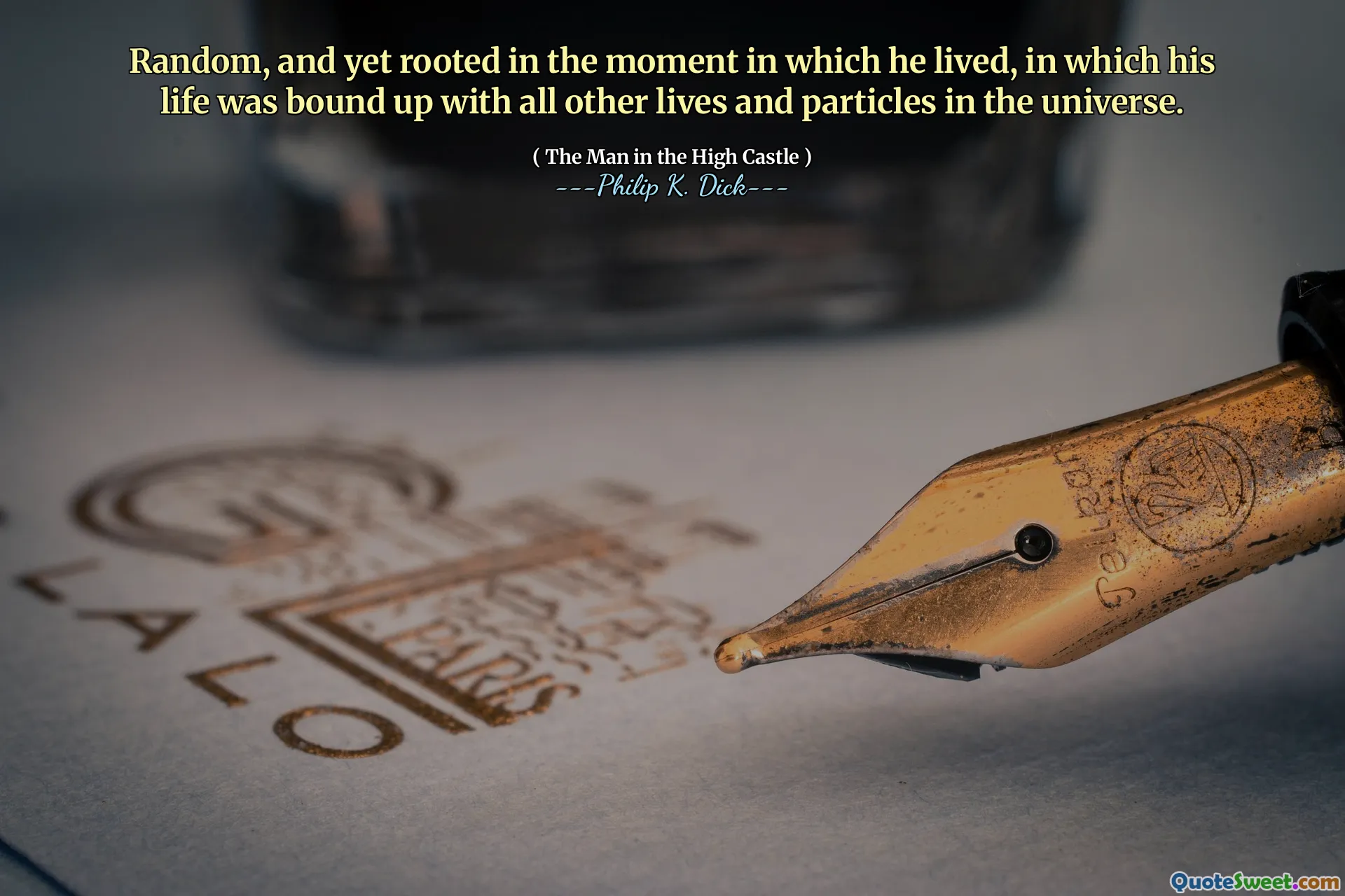 ランダムでありながら、彼が住んでいた瞬間に根ざしており、彼の人生は宇宙の他のすべての人生と粒子と縛られていました。