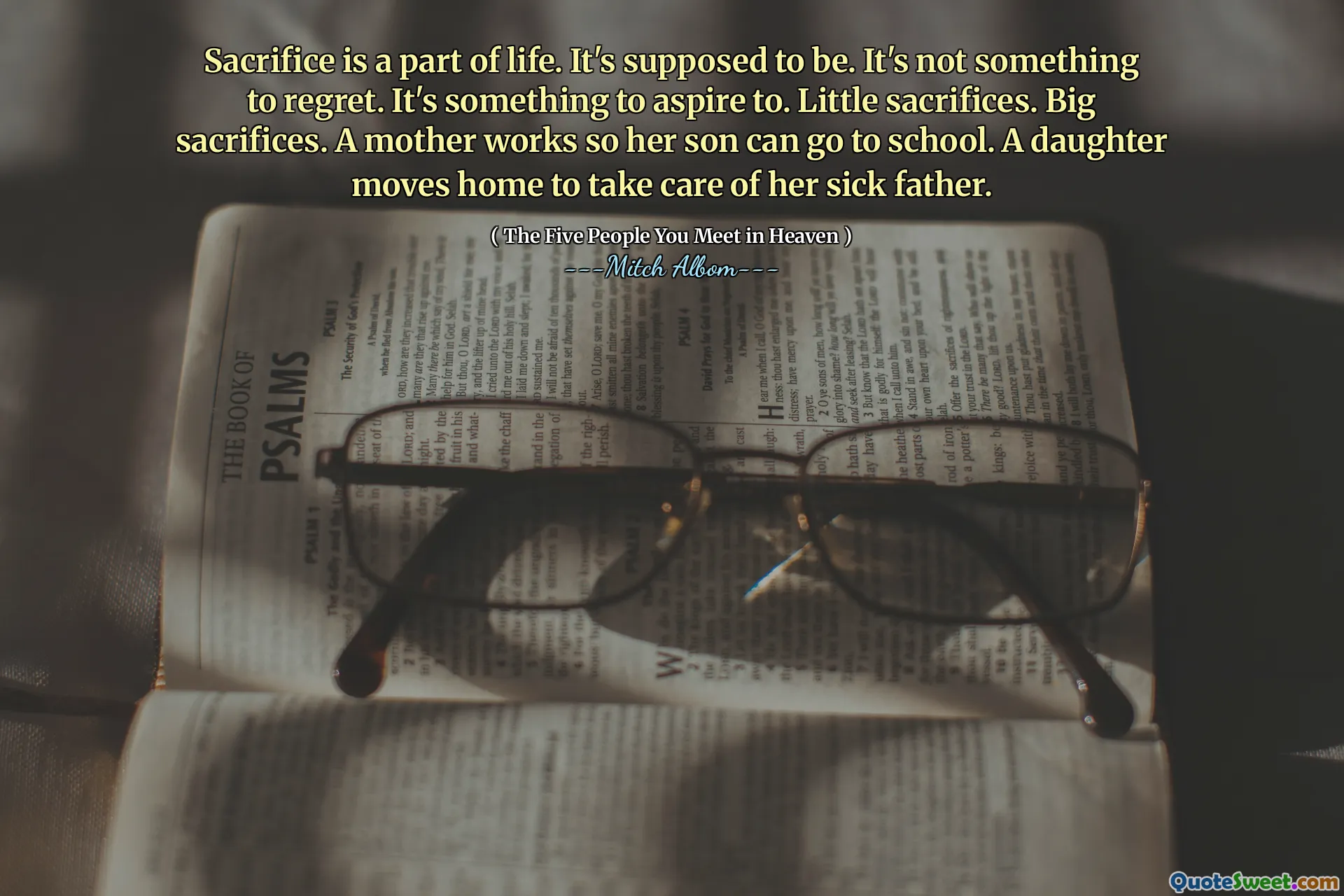 Oběť je součástí života. Má to být. Není to něco, co je třeba litovat. Je to něco, na co usilovat. Malé oběti. Velké oběti. Matka pracuje, aby její syn může chodit do školy. Dcera se pohybuje domů, aby se postarala o svého nemocného otce.