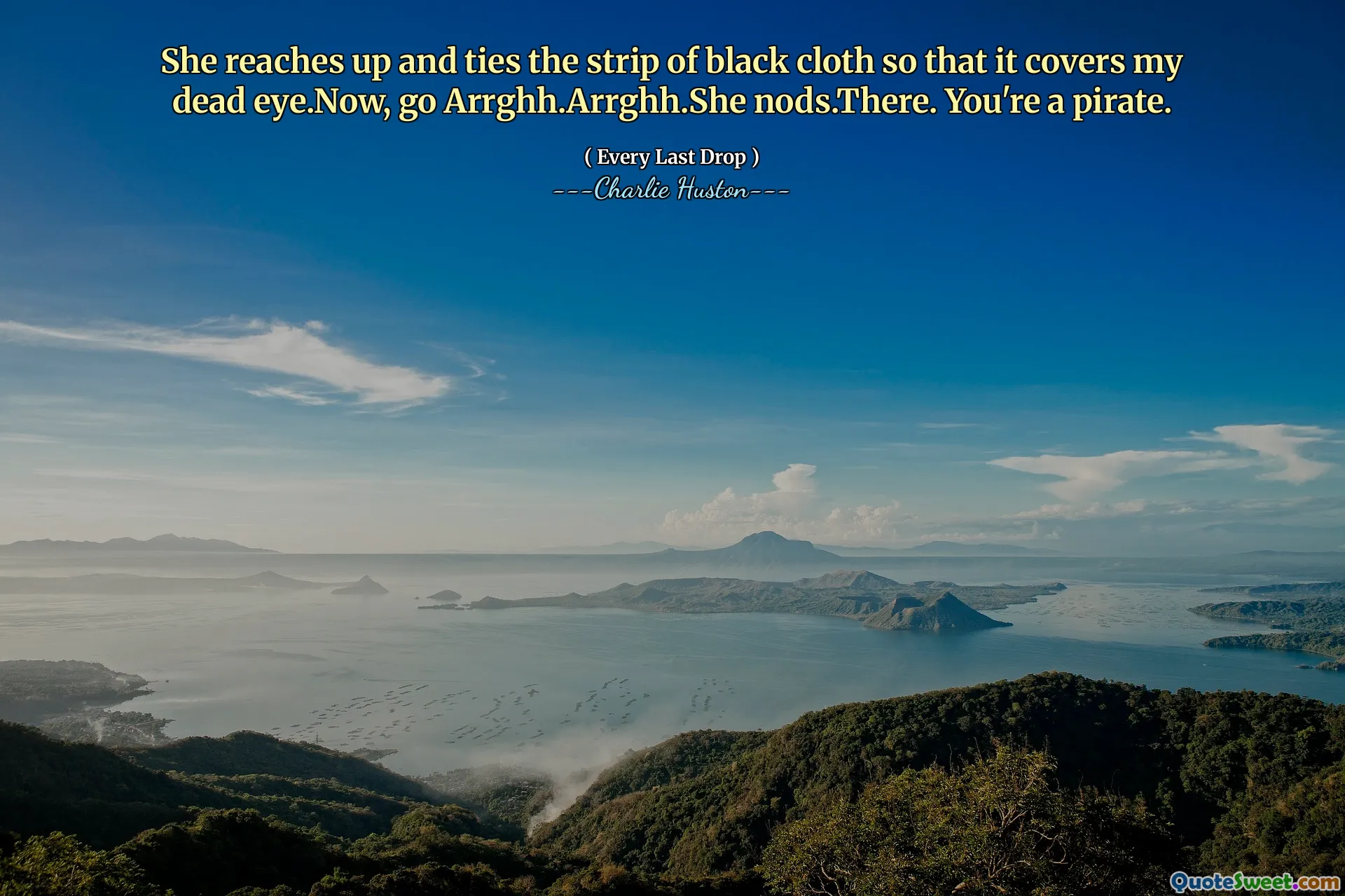 Она достигает и связывает полоску черной ткани, чтобы она покрывала мои мертвые глаза. Не go arghh.arghh.he Nods.her. Ты пират.