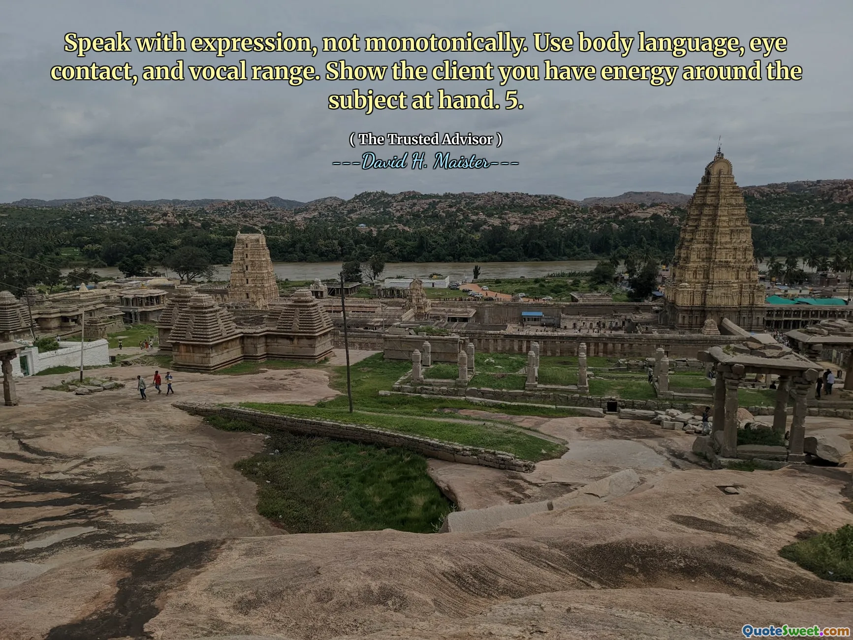 Habla con expresión, no monotónicamente. Use el lenguaje corporal, el contacto visual y el rango vocal. Muestre al cliente que tiene energía alrededor del tema en cuestión. 5.