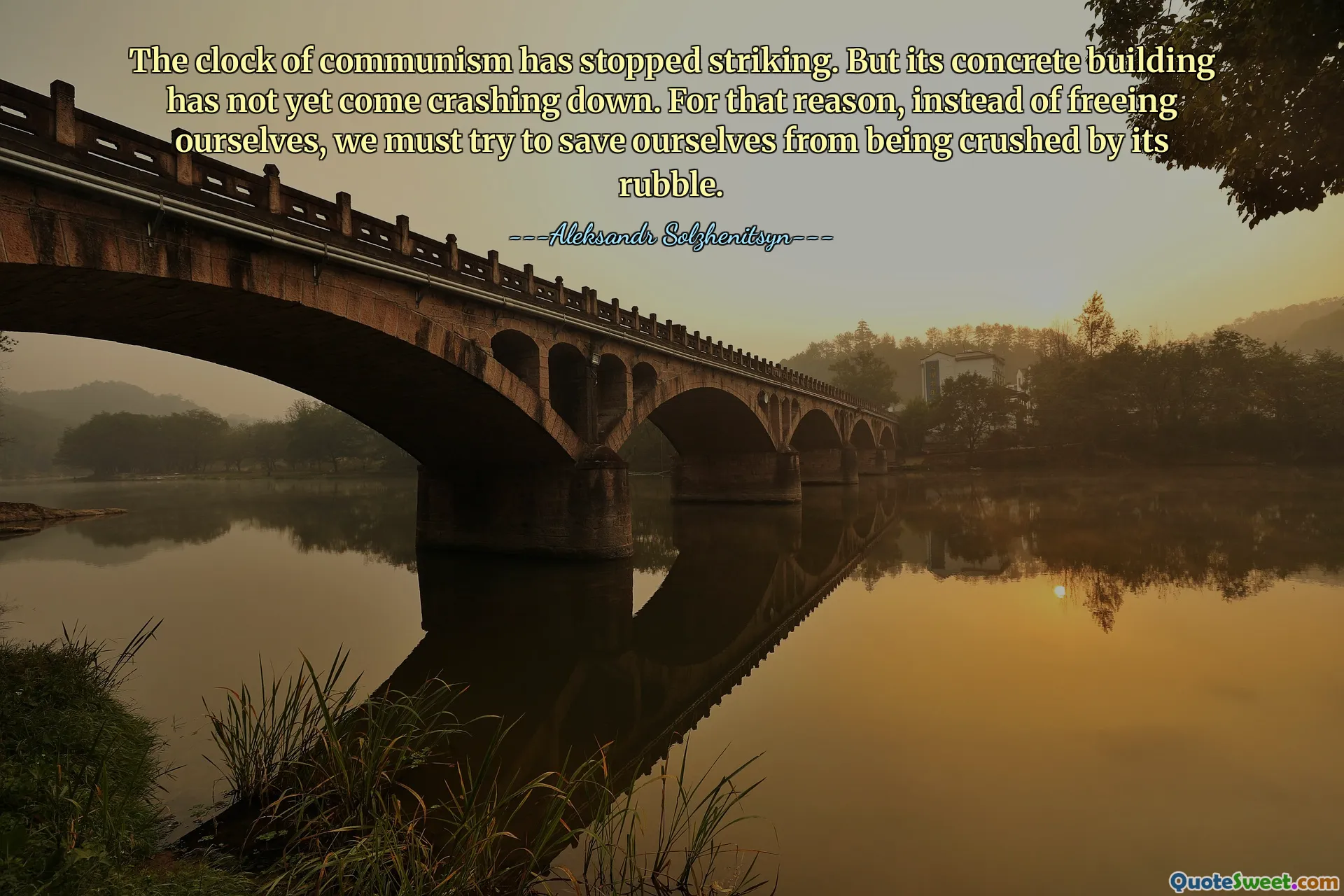 共産主義の時計は止まった。しかし、コンクリートの建物はまだ倒壊していない。そのため、私たちは自分自身を解放するのではなく、その瓦礫に押しつぶされないよう自分自身を救おうと努めなければなりません。