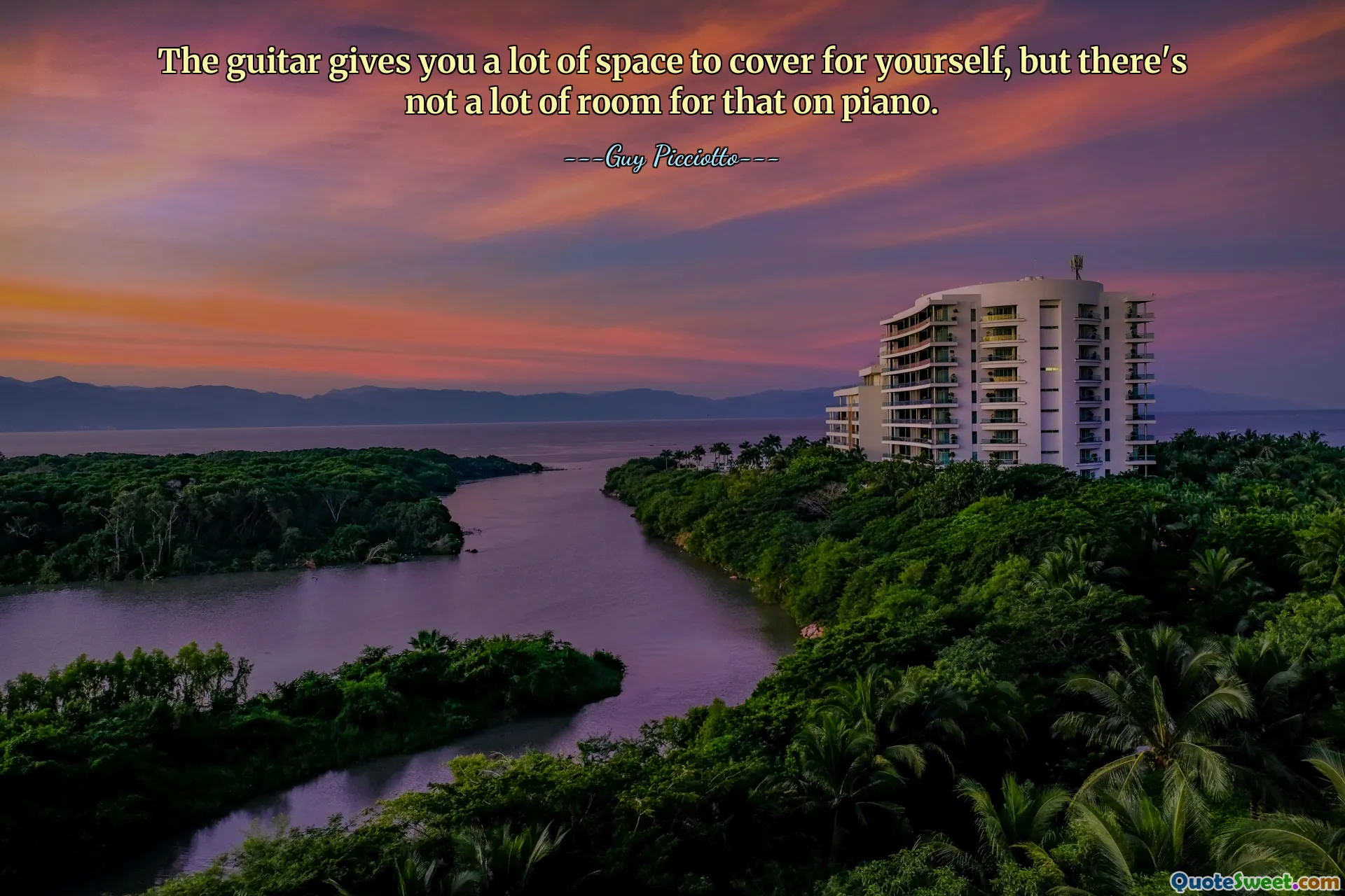 La guitare vous donne beaucoup d'espace pour vous couvrir, mais il n'y a pas beaucoup de place pour cela au piano.