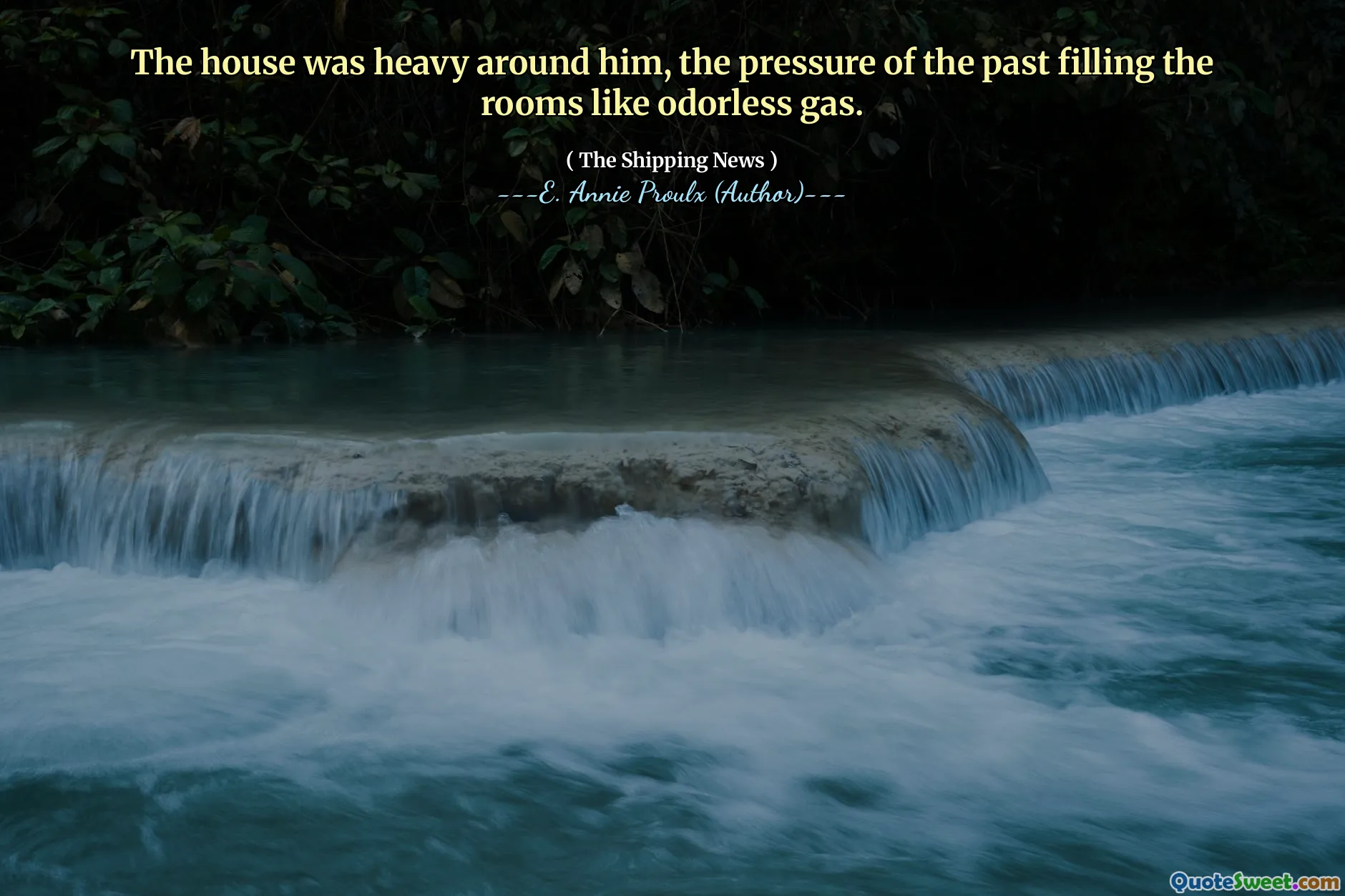 La maison était lourde autour de lui, la pression du passé remplissant les pièces comme du gaz inodore.