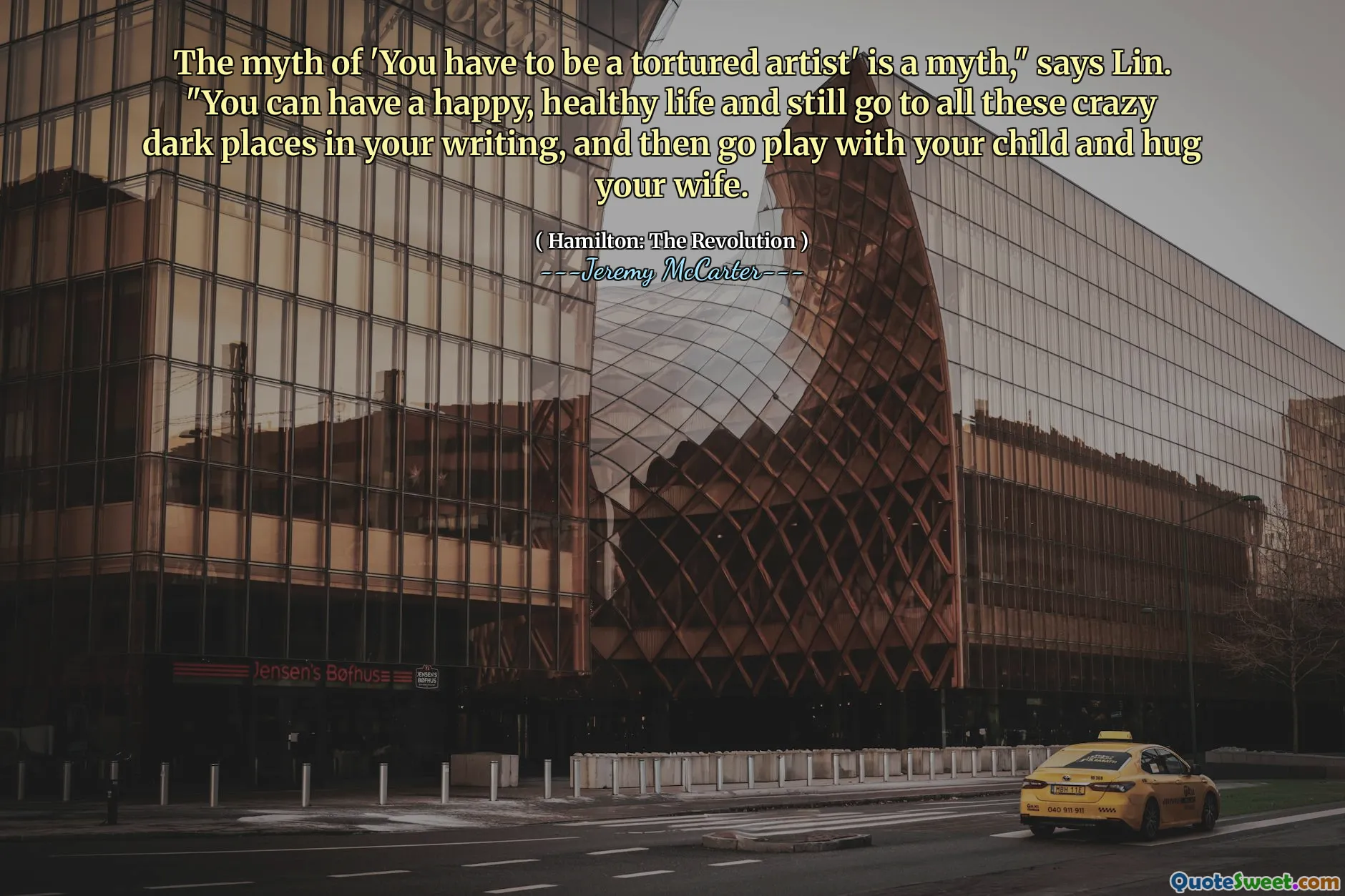 Myten om "Du måste vara en torterad konstnär" är en myt ", säger Lin." Du kan ha ett lyckligt, hälsosamt liv och fortfarande gå till alla dessa galna mörka platser i ditt skrivande och sedan spela med ditt barn och krama din fru.
