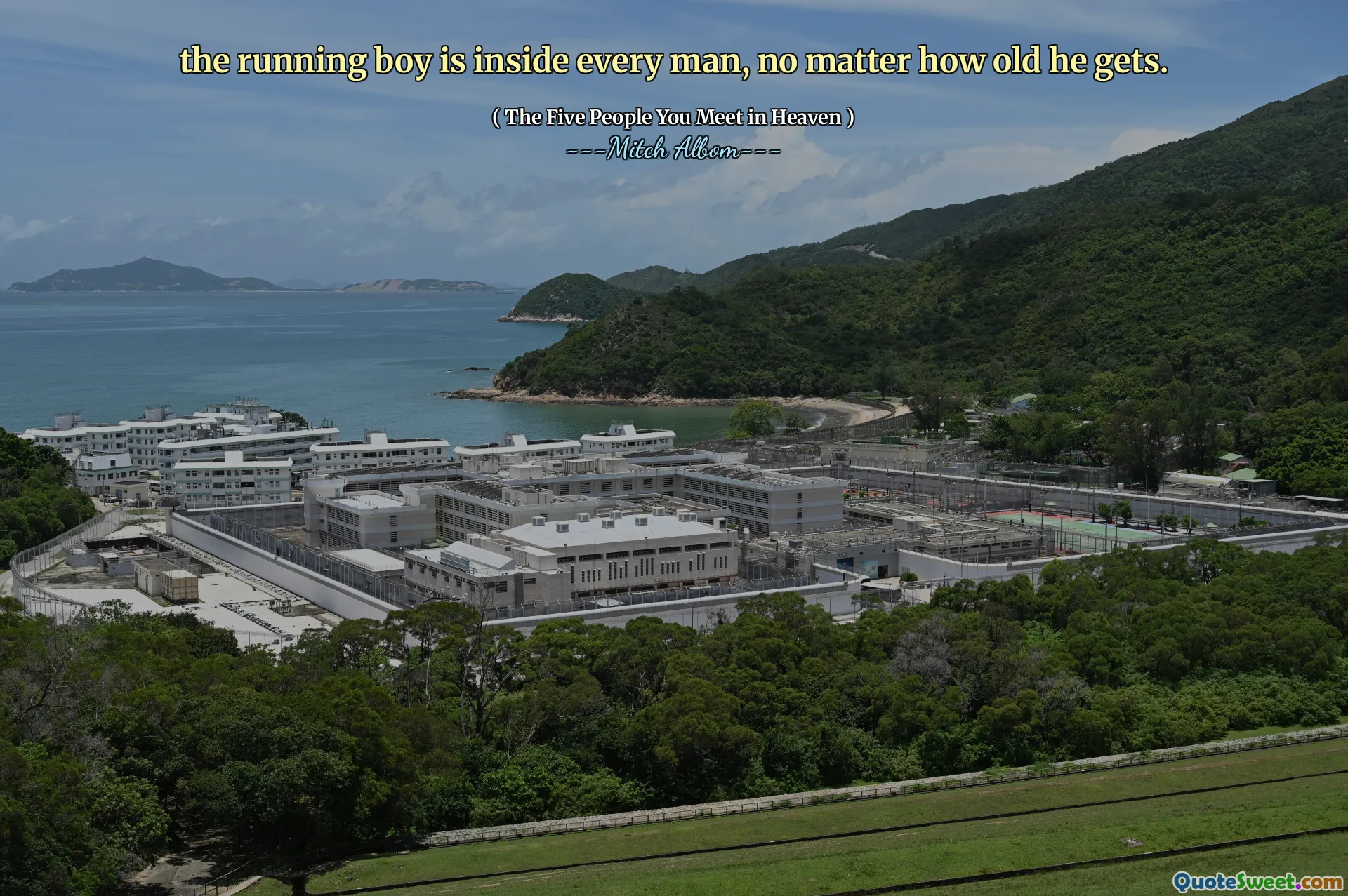 Běžící chlapec je uvnitř každého muže, bez ohledu na to, jak starý získá.