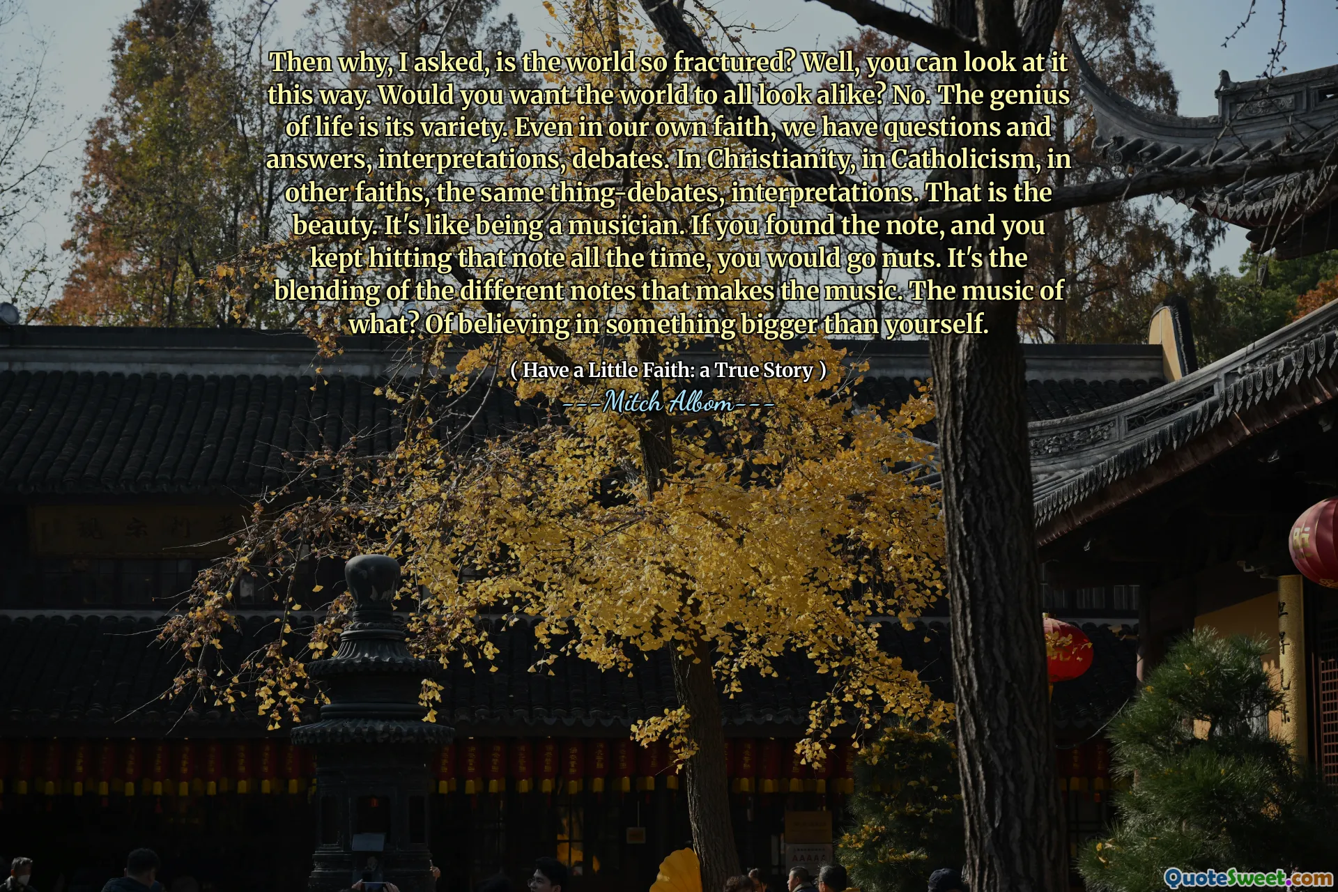 Allora perché, ho chiesto, il mondo è così fratturato? Bene, puoi guardarlo in questo modo. Vorresti che il mondo fosse simile a tutti? No. Il genio della vita è la sua varietà. Anche nella nostra stessa fede, abbiamo domande e risposte, interpretazioni, dibattiti. Nel cristianesimo, nel cattolicesimo, in altre fedi, la stessa cosa dabatteri, interpretazioni. Questa è la bellezza. È come essere un musicista. Se hai trovato la nota e continuavi a colpire quella nota tutto il tempo, impazziresti. È la fusione delle diverse note che rende la musica. La musica di cosa? Di credere in qualcosa di più grande di te.