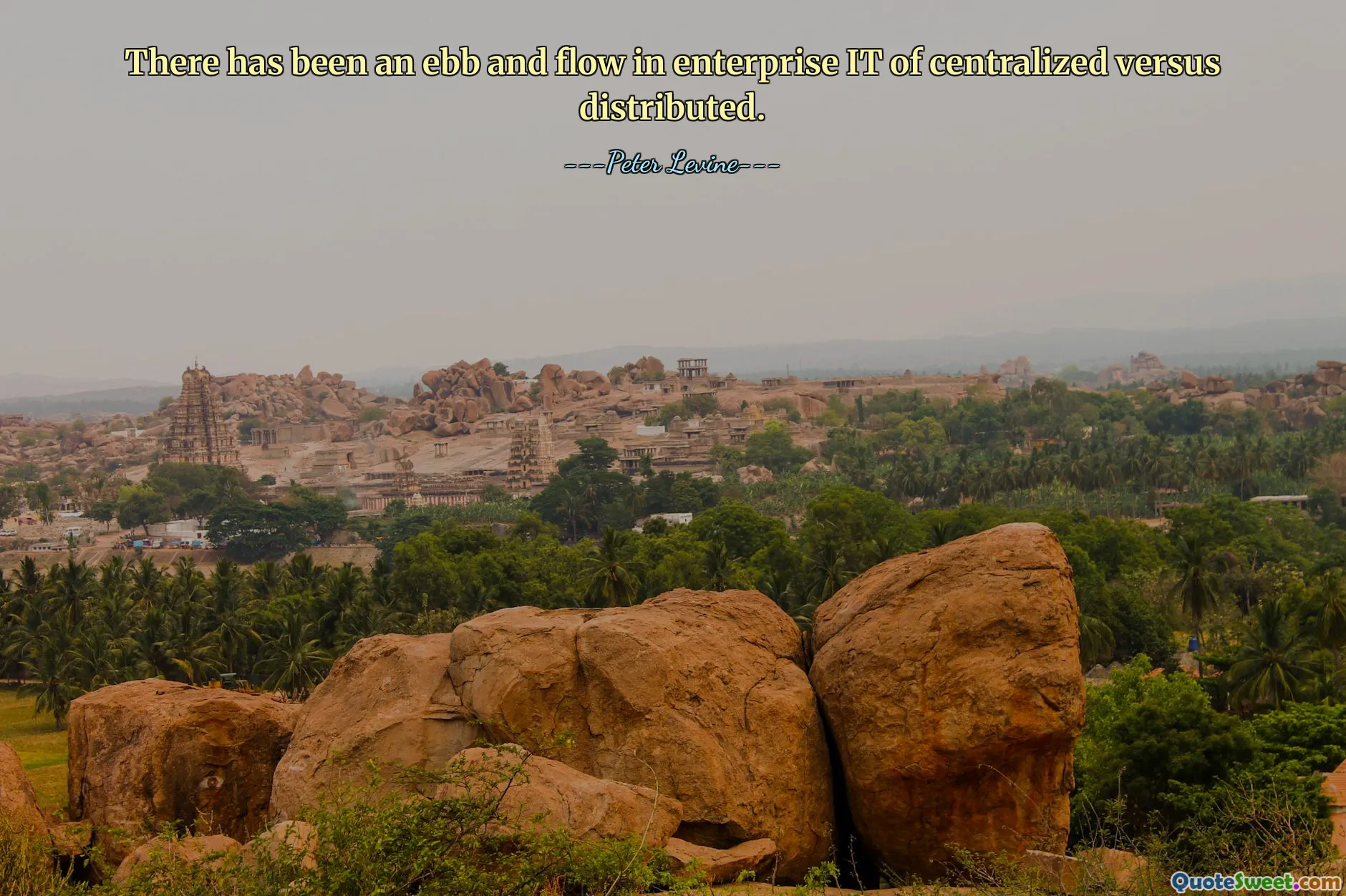 W IT przedsiębiorstw nastąpiły przypływy i odpływy rozwiązań scentralizowanych i rozproszonych.