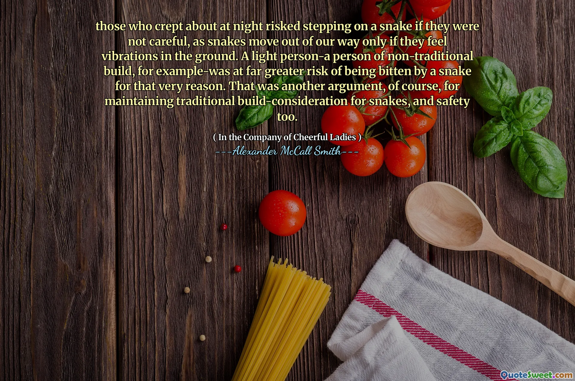 那些夜间爬行的人冒着不小心的蛇会踩蛇，因为蛇只有在地面上感到振动时就会脱离我们的路。一个轻巧的人 - 一个非传统建筑的人，例如，出于这种原因，被蛇咬伤的风险要大得多。当然，这是维持传统的蛇制造构造和安全性的另一个论点。