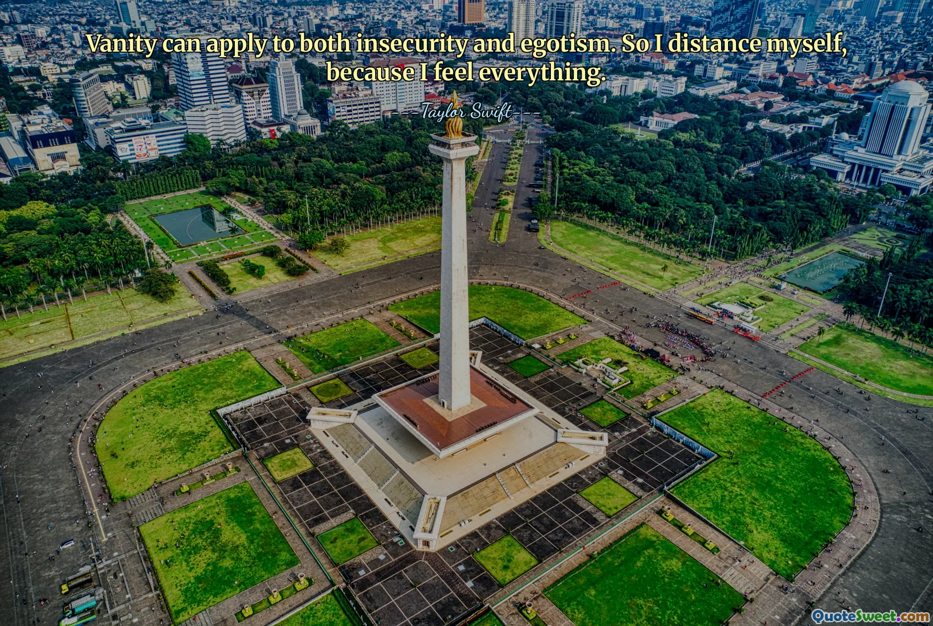 Sự phù phiếm có thể áp dụng cho cả sự bất an và tính tự cao tự đại. Thế nên tôi giữ khoảng cách với mình, vì tôi cảm nhận được mọi thứ.