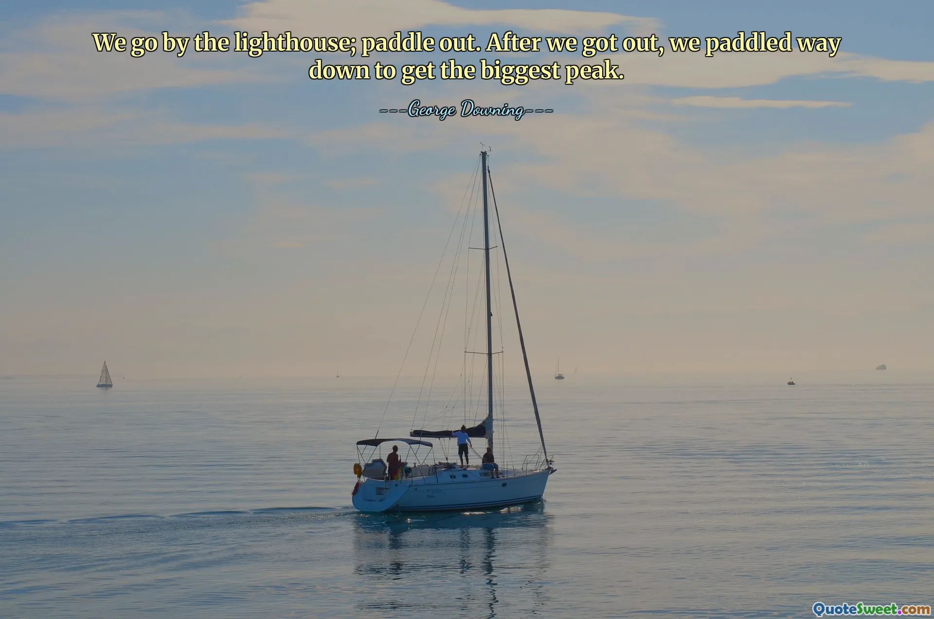 私たちは灯台のそばを通ります。パドルアウト。降りた後、私たちは最大のピークを目指してずっと下まで漕ぎました。