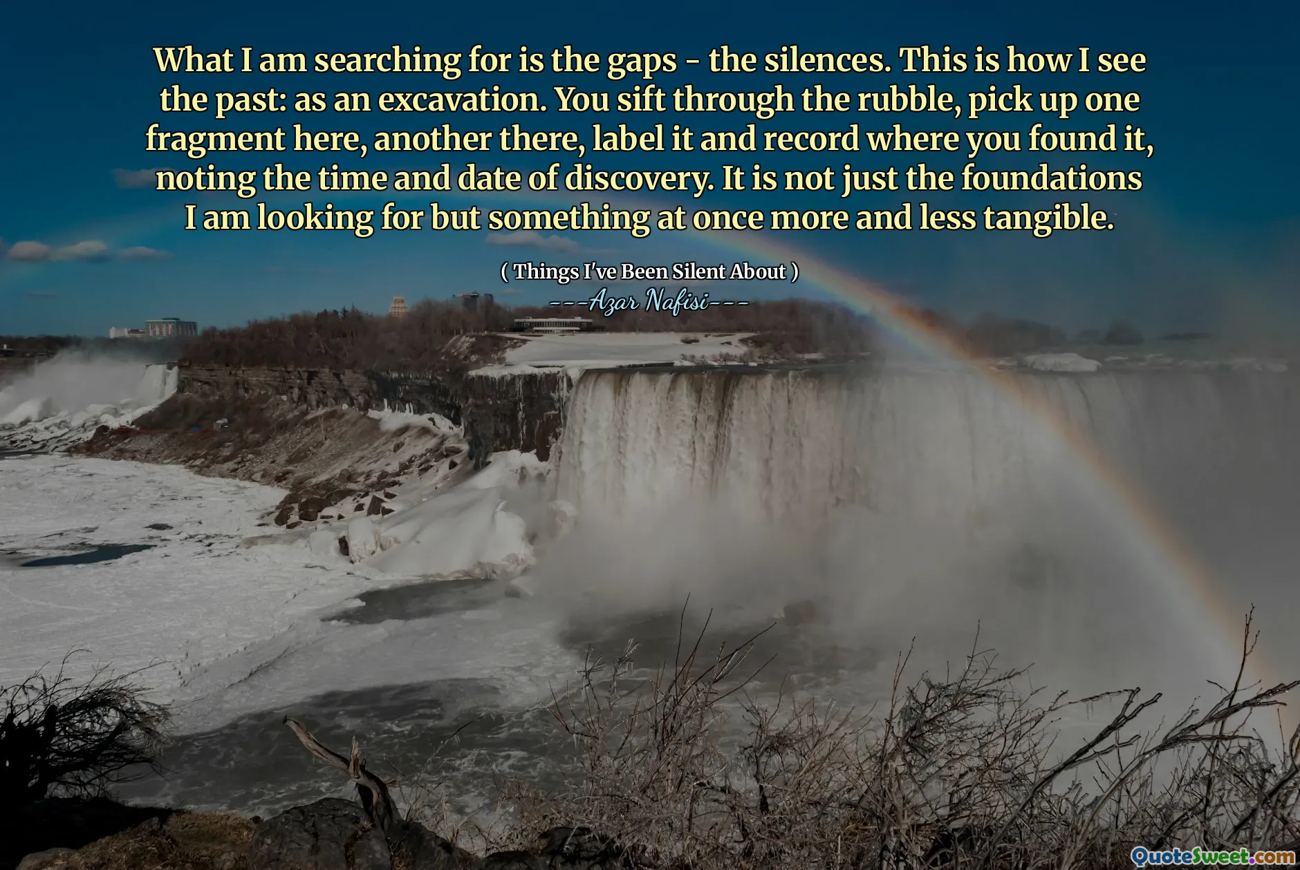 Lo que estoy buscando son los huecos: los silencios. Así es como veo el pasado: como una excavación. Tamizas a través de los escombros, recoges un fragmento aquí, otro allí, lo etiquetas y registras donde lo encontraste, señalando la hora y la fecha del descubrimiento. No son solo las bases que estoy buscando, sino algo a la vez más y menos tangible.