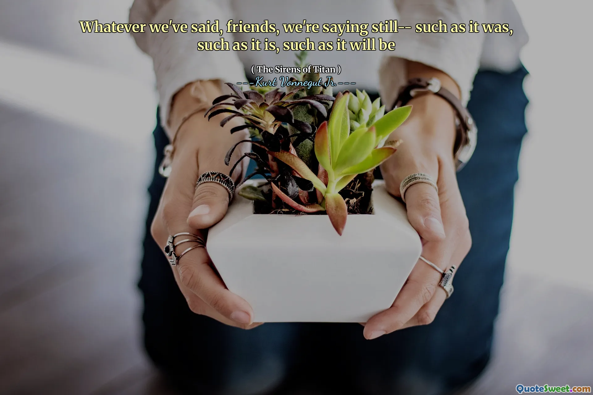 Lo que hemos dicho, amigos, estamos diciendo todavía, tal como lo era, como lo será