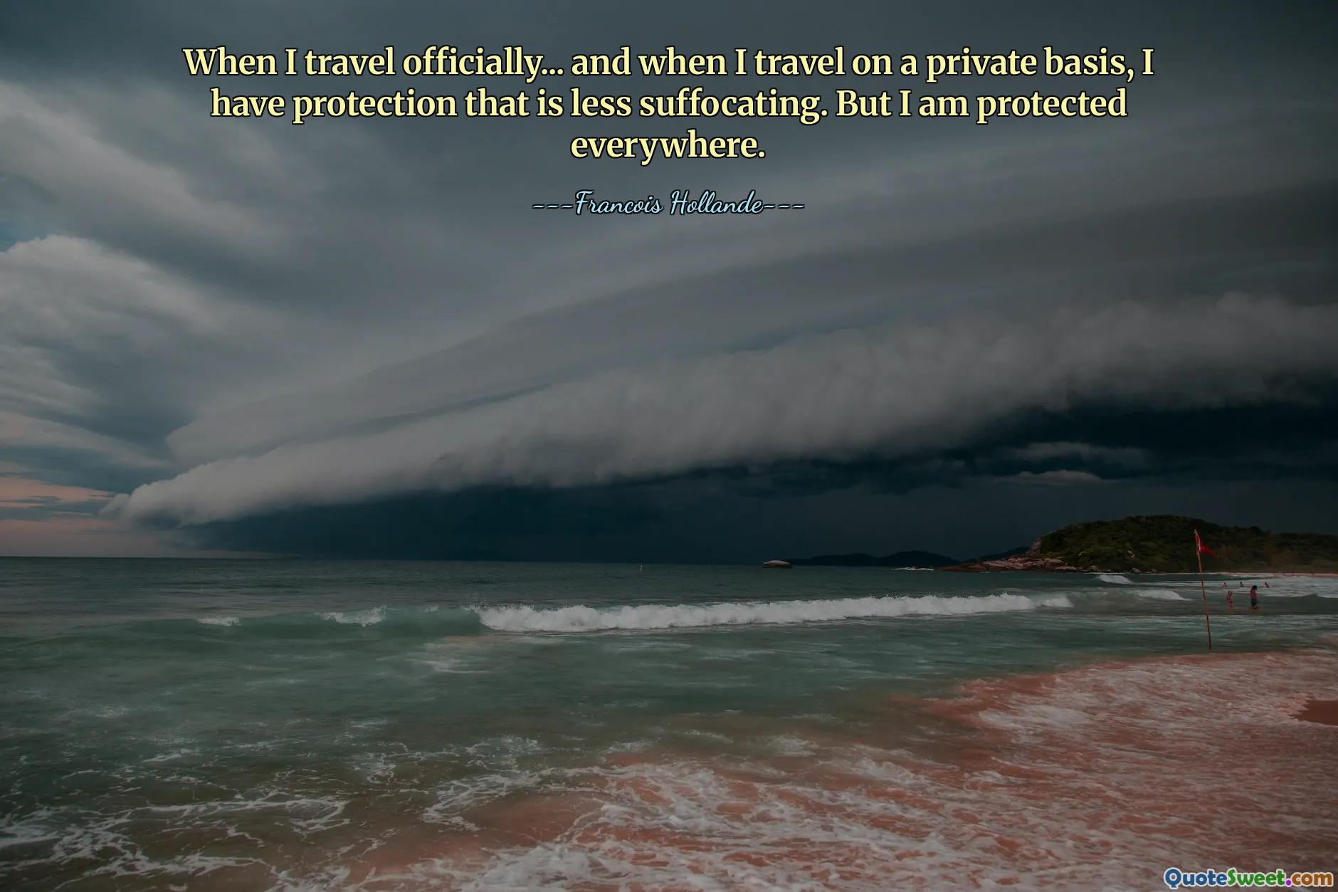 Når jeg reiser offisielt... og når jeg reiser på privat basis, har jeg beskyttelse som er mindre kvelende. Men jeg er beskyttet overalt.