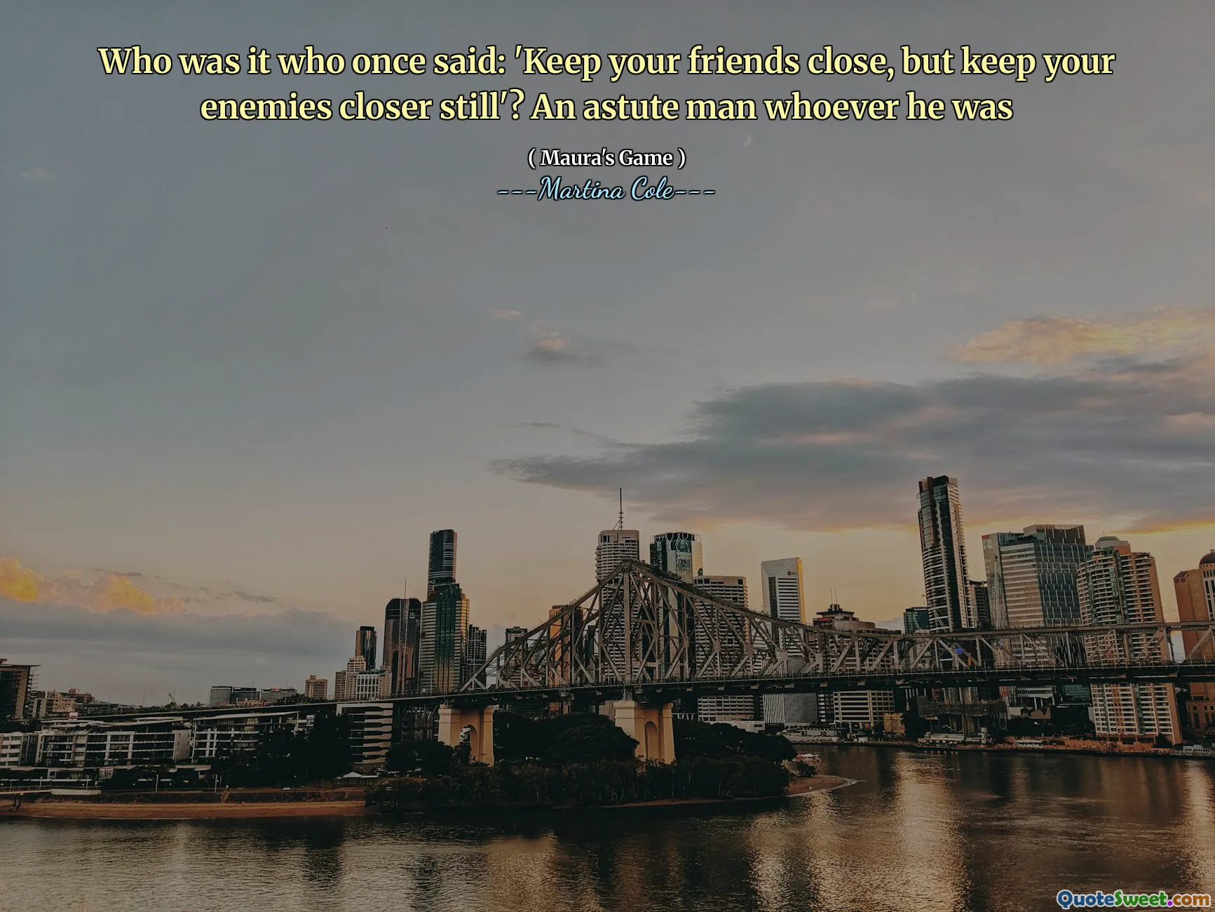 Quem foi quem disse uma vez: 'Mantenha seus amigos perto, mas mantenha seus inimigos mais perto ainda'? Um homem astuto quem quer que fosse