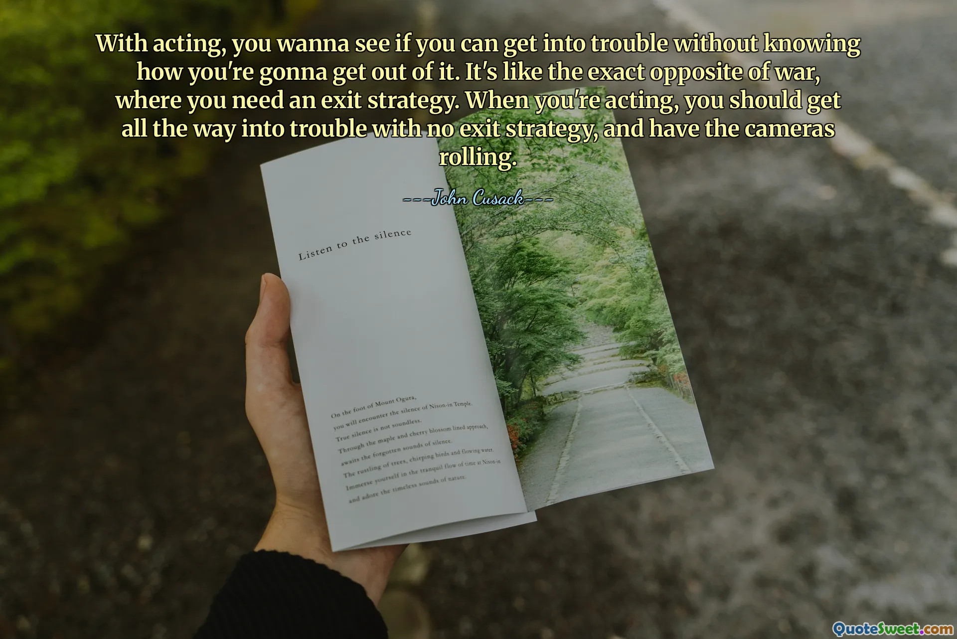 S hraním chcete vidět, jestli se můžete dostat do problémů, aniž byste věděli, jak se z nich dostat. Je to jako přesný opak války, kde potřebujete únikovou strategii. Když hrajete, měli byste se dostat až do problémů bez únikové strategie a mít zapnuté kamery.