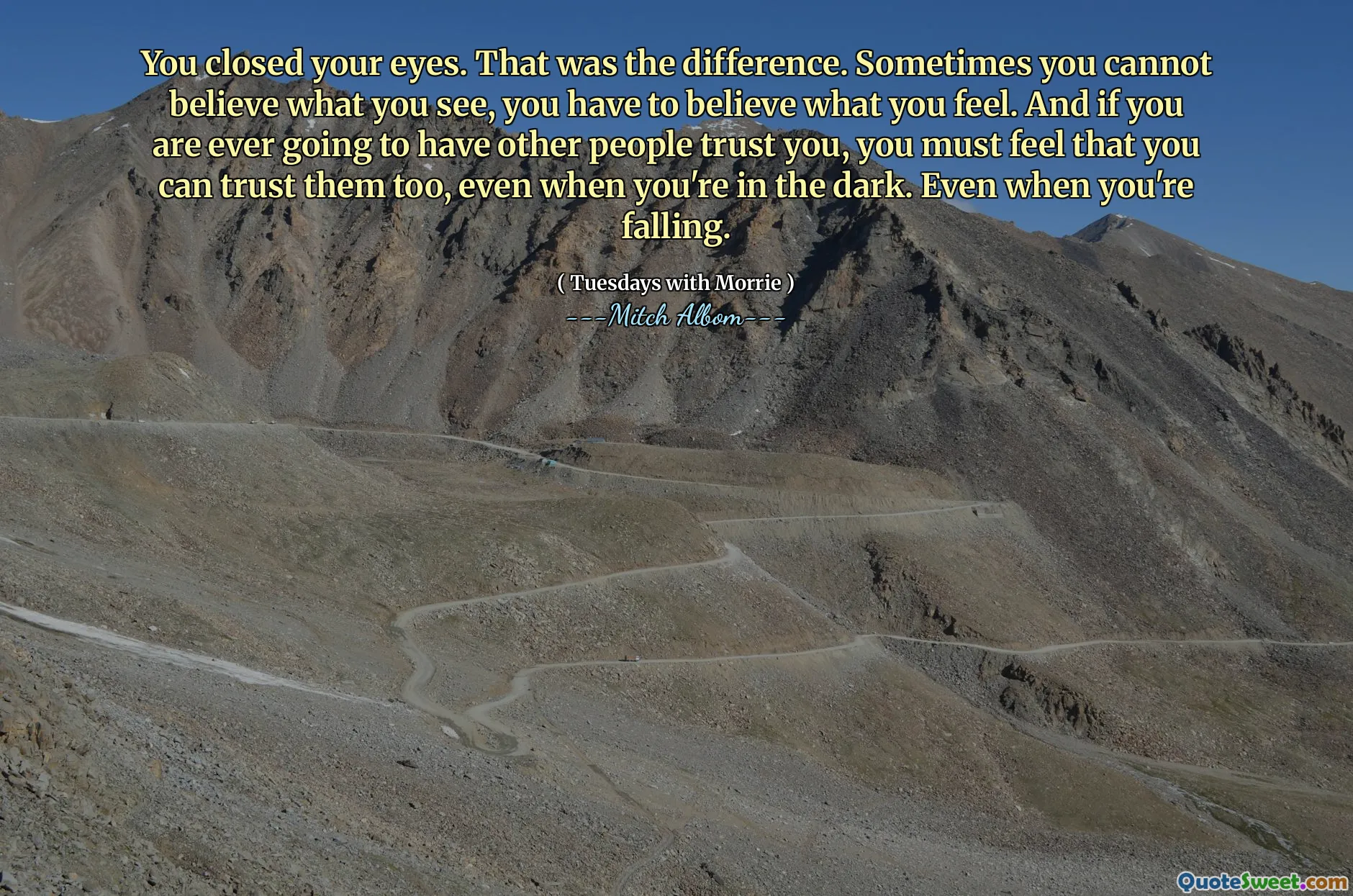 Cerraste los ojos. Esa fue la diferencia. A veces no puedes creer lo que ves, tienes que creer lo que sientes. Y si alguna vez vas a hacer que otras personas confíen en ti, debes sentir que también puedes confiar en ellos, incluso cuando estás en la oscuridad. Incluso cuando estás cayendo.