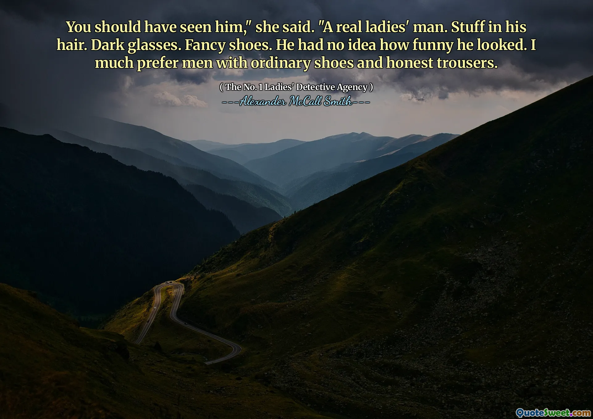 她说：“你应该已经看到他了。塞在他的头发里。深色眼镜。花哨的鞋子。他不知道自己看起来多么有趣。我更喜欢穿普通鞋子和诚实的裤子的男人。