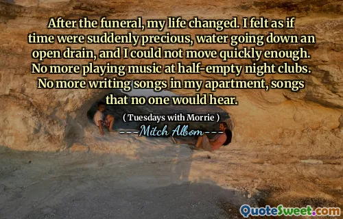 葬礼结束后，我的生活改变了。我觉得时间好像是突然变得珍贵的，水从空地上流下来，我无法快速移动。不再在半空夜总会里播放音乐。不再在我的公寓里写歌，没有人会听到的歌曲。