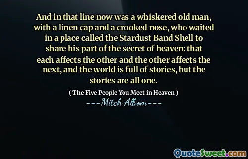 A v této linii byl nyní vousatý starý muž s plátěným čepicí a křivým nosem, který čekal na místě zvaném Shell Stardust Band Shell, aby se podělil Další a svět je plný příběhů, ale příběhy jsou všechny.