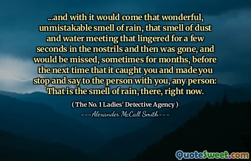 ...随之而来的是那种奇妙的，毫无疑问的雨水，尘土和水的气味在鼻孔中徘徊了几秒钟，然后消失了，有时会错过几个月的时间它吸引了您，让您停下来对您，任何人的人说：那就是雨的气味，现在就在那里。