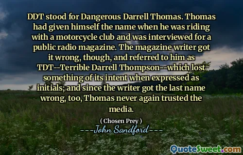 DDT 代表危险的达雷尔·托马斯。托马斯在参加摩托车俱乐部并接受一家公共广播杂志采访时给自己起了这个名字。然而，杂志作者搞错了，称他为“TDT”——“可怕的达雷尔·汤普森”——当用首字母表达时，这个词就失去了一些原意；由于作者也把姓氏写错了，托马斯再也没有相信过媒体。